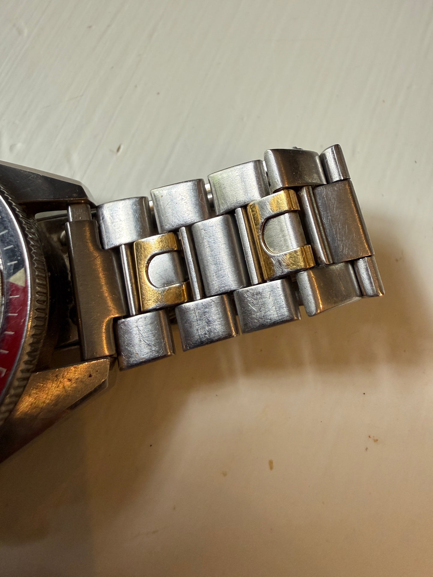 Vintage Bulova Accutron Dual-Day Quartz 666 Ft. Divers Model 8112 Swiss 40mm Devil Diver
