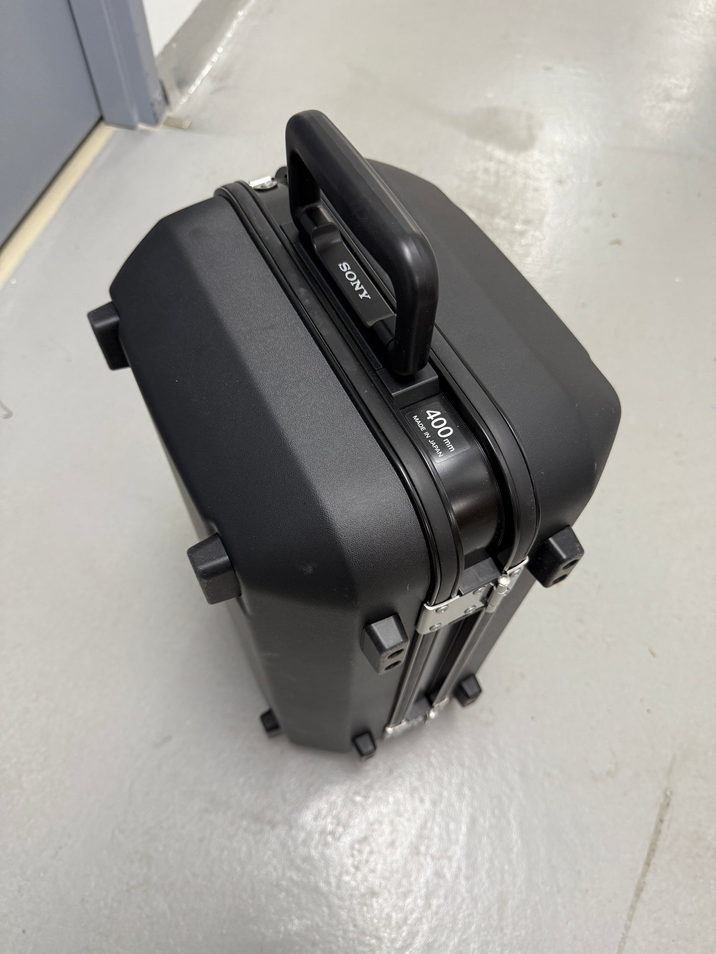 Sony 400mm f2.8 GM OSS telephoto lens hard case