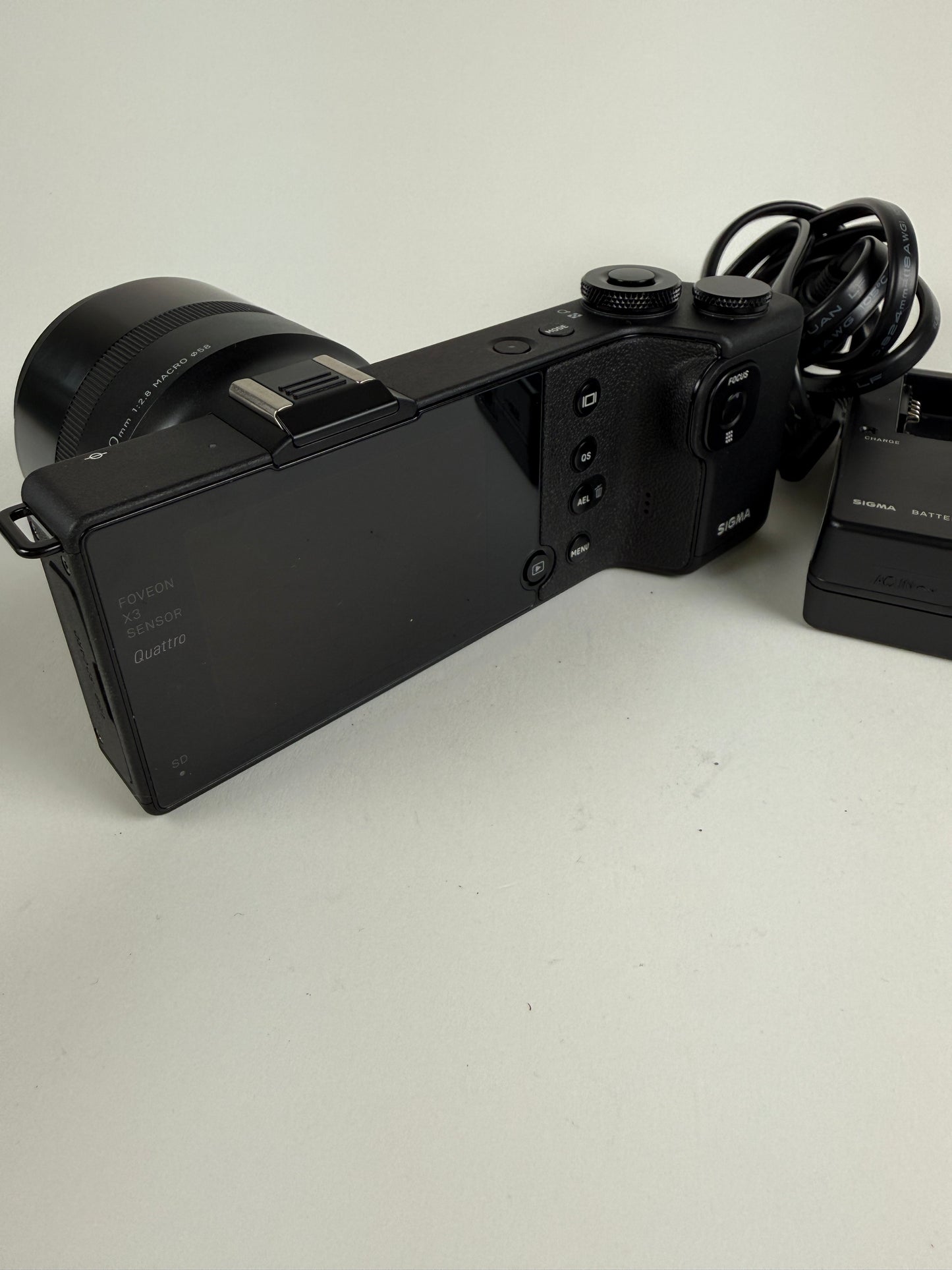 Sigma DP3 Quattro 29.0MP Digital Camera 50mm F2.8 Lens - black