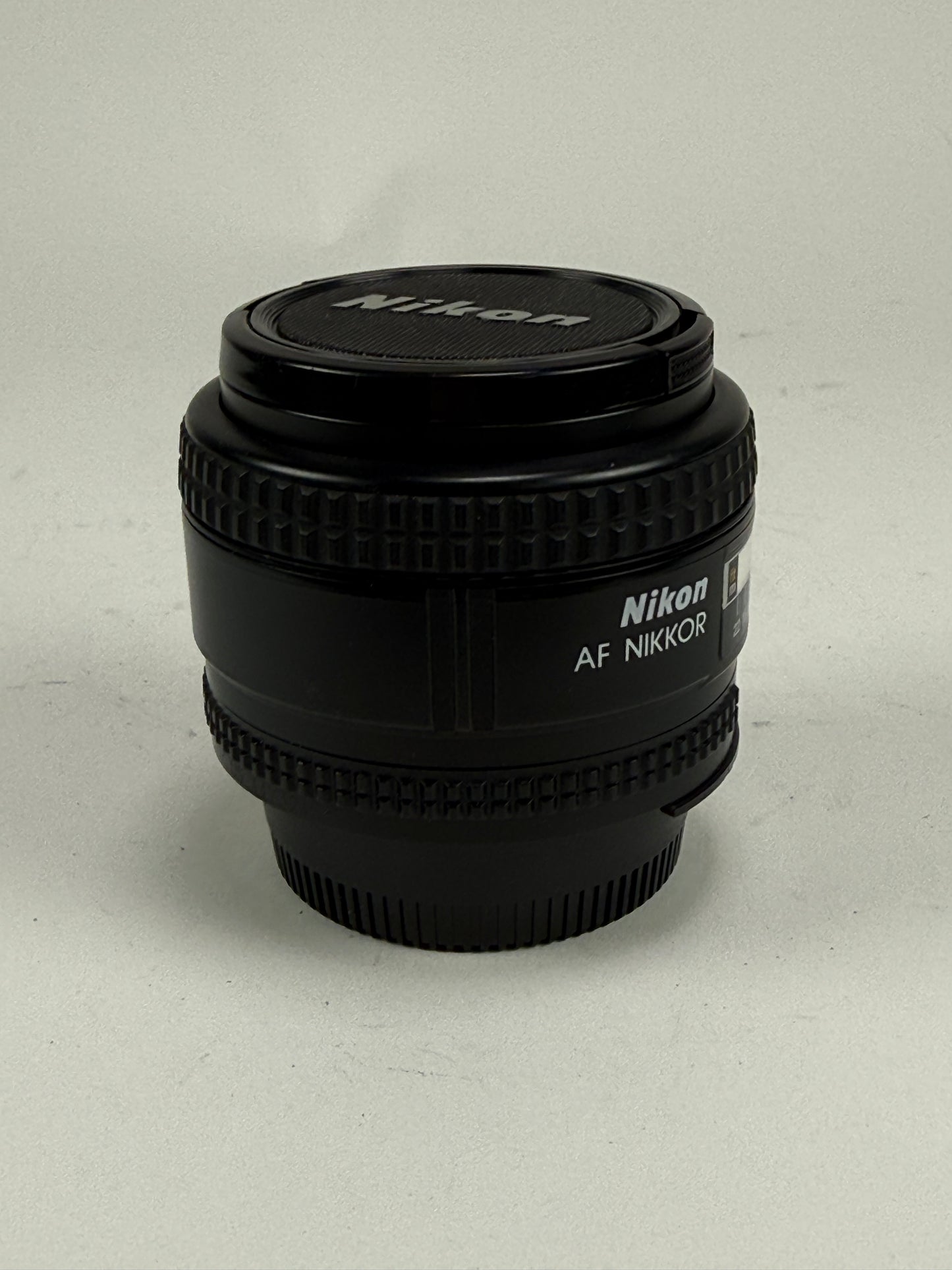 Nikon AF Nikkor 28mm f2.8 D Wide Angle Prime Lens