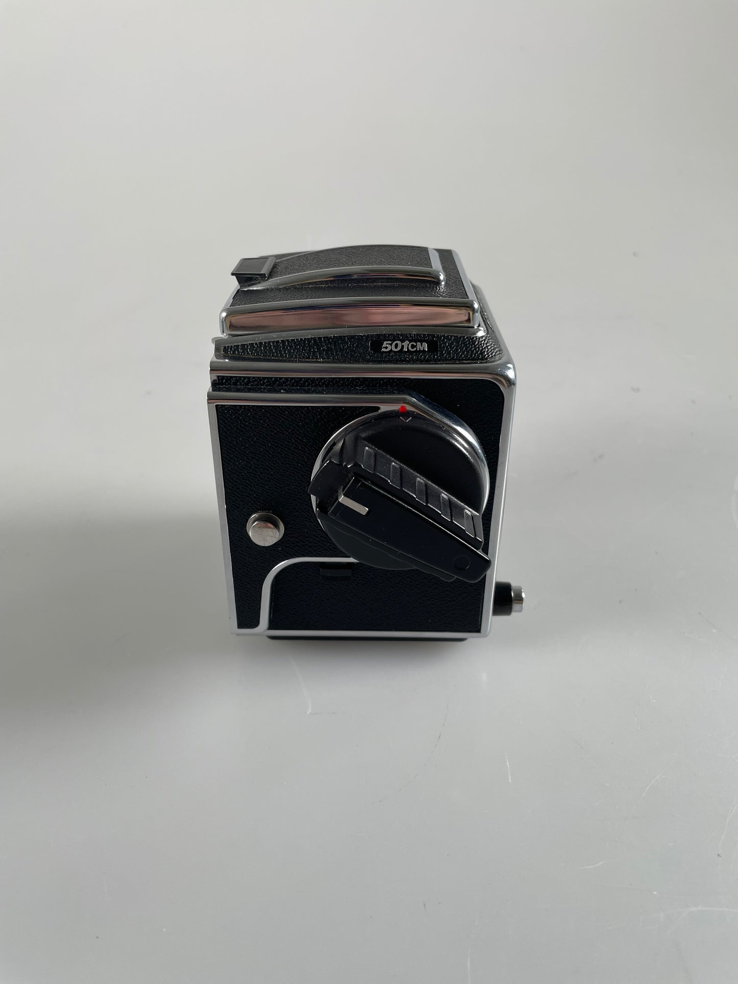 Hasselblad 501CM Medium Format Film Camera Body chrome, wlf waist level, acute focusing screen