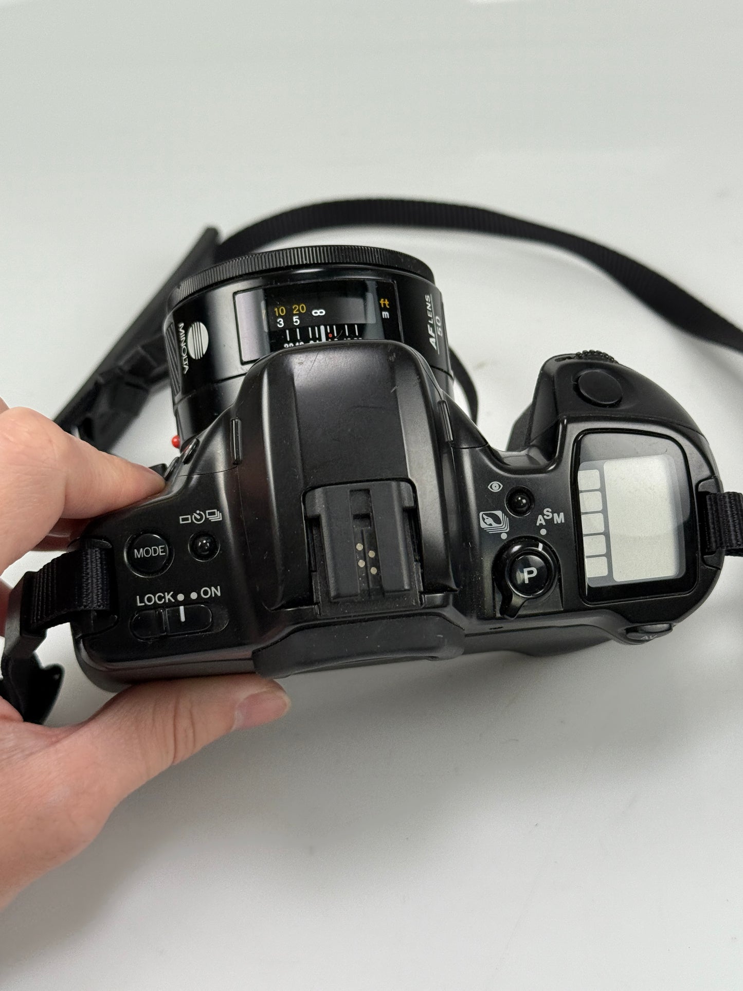 Minolta Maxxum 400si 35mm SLR Film Camera with 50mm f1.7 AF lens