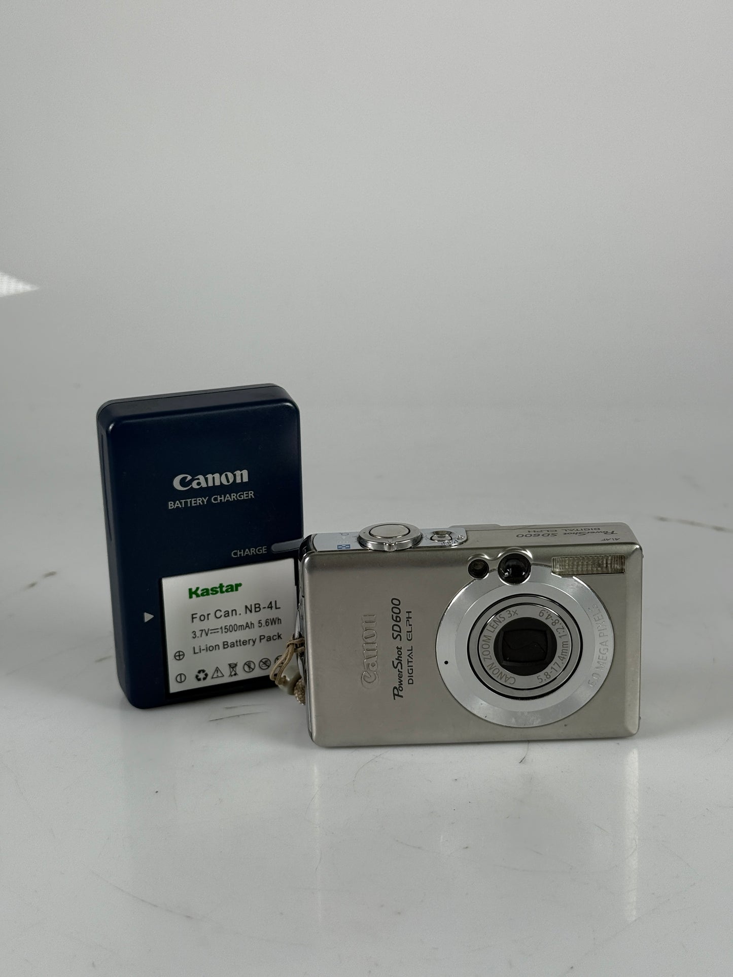 Canon PowerShot SD600 6MP ELPH Digital Camera Ixus