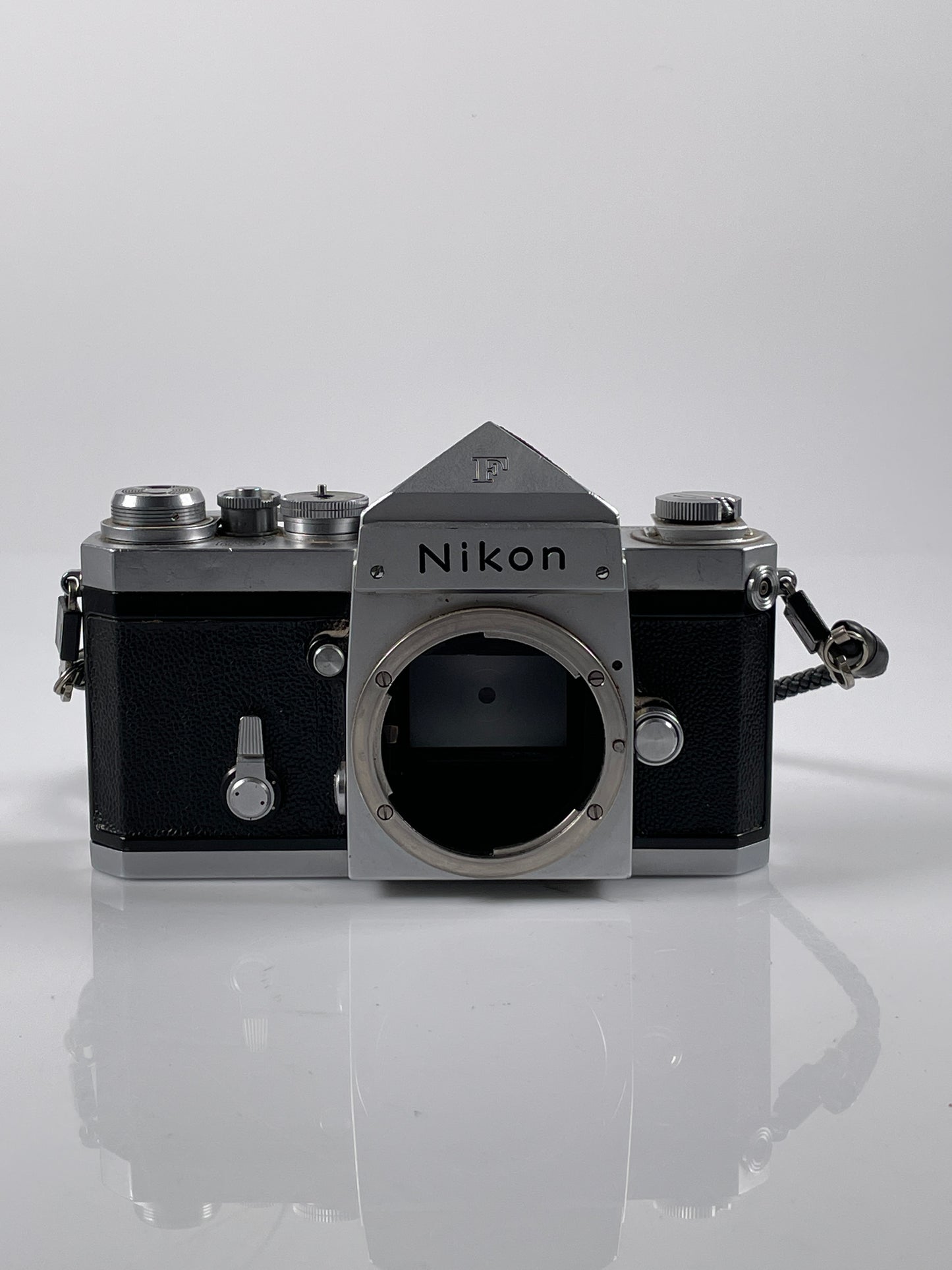 Nikon F Standard Prism SLR Camera Body Ser: 64XXXXX Chrome NPK