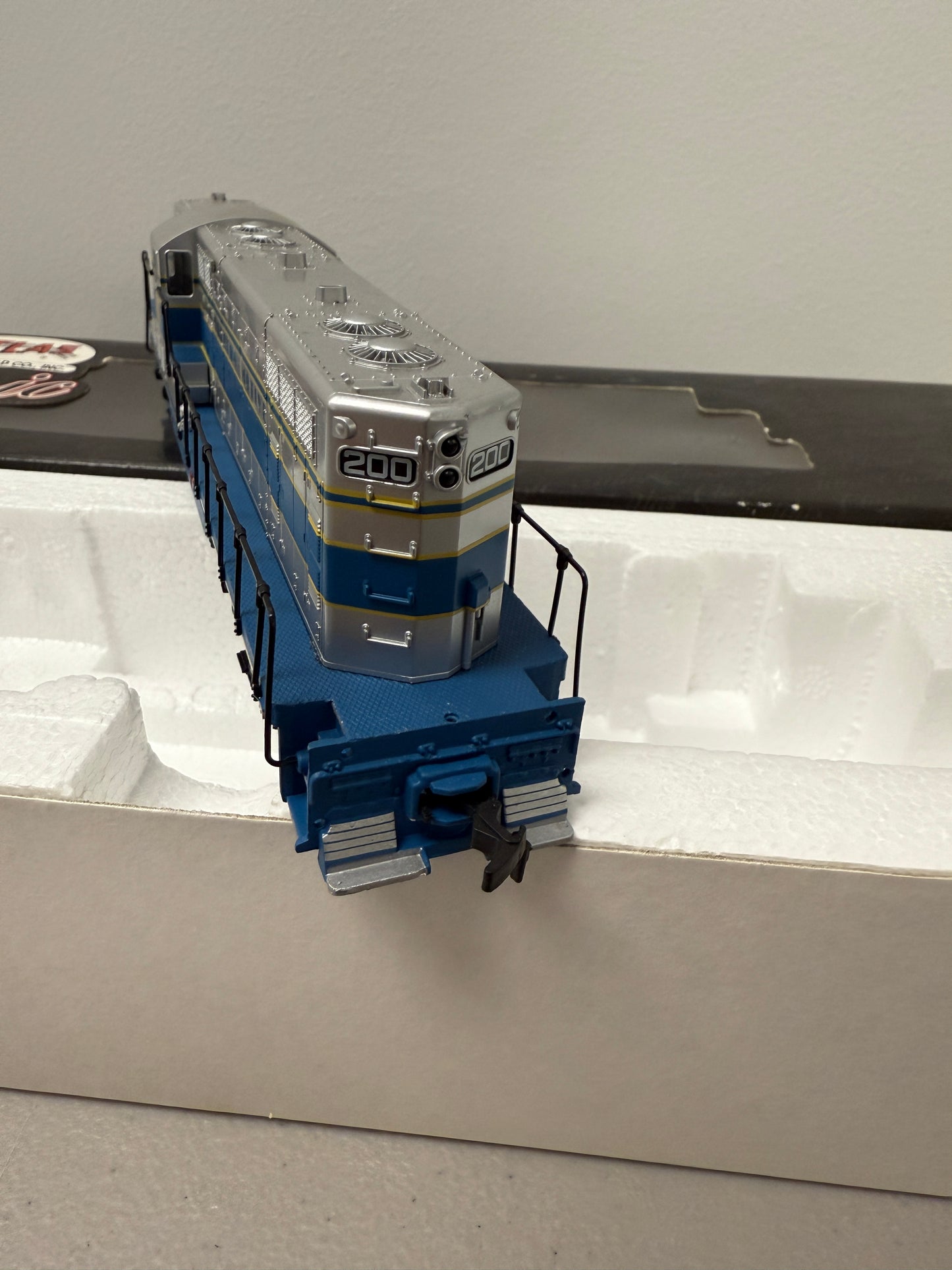 HO Scale Atlas Classic 8409 EMD Demonstrator GP7 Diesel #200 - DCC Ready