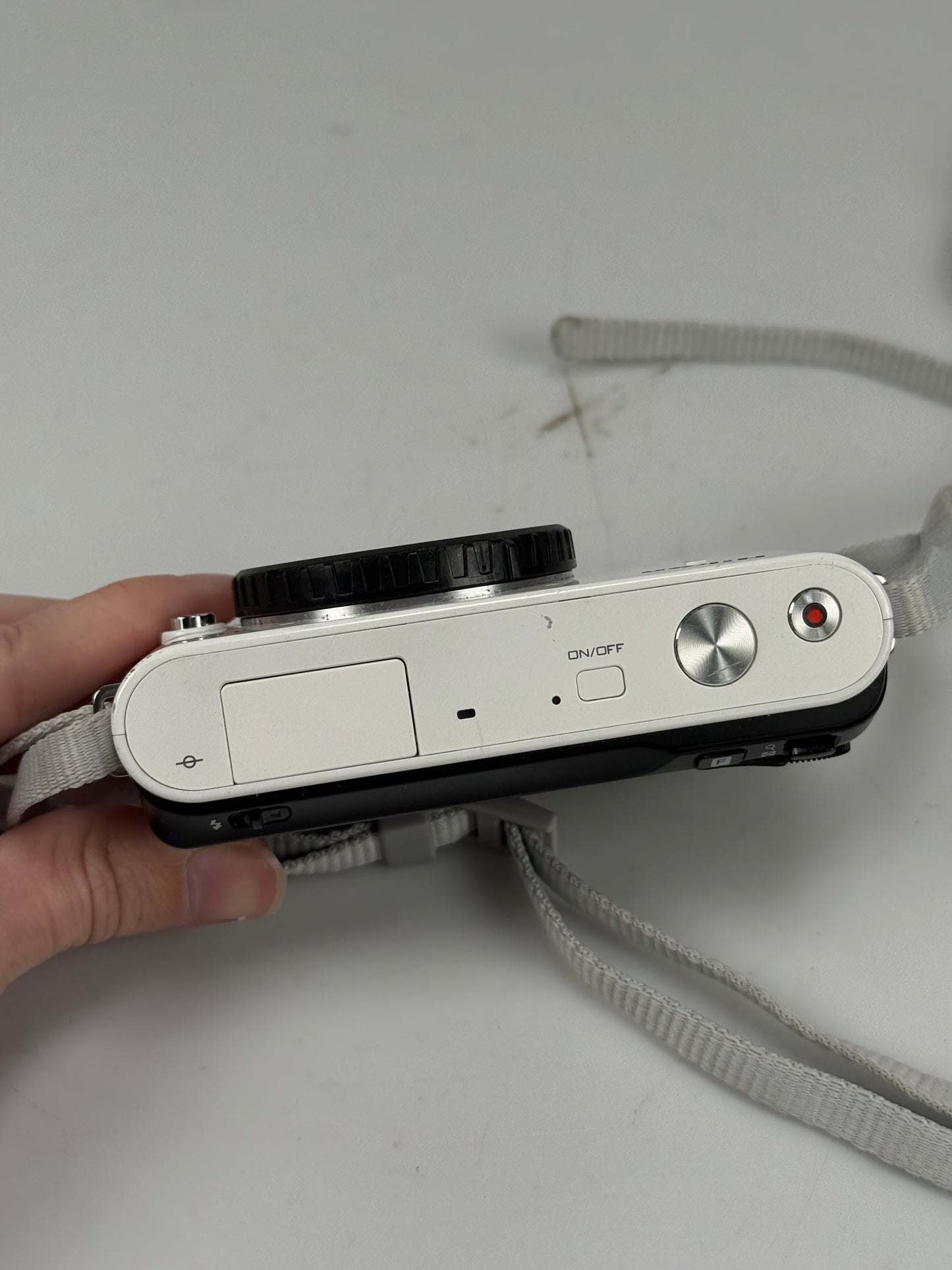 Nikon 1 J1 10.1MP Mirrorless SLR Camera Body White