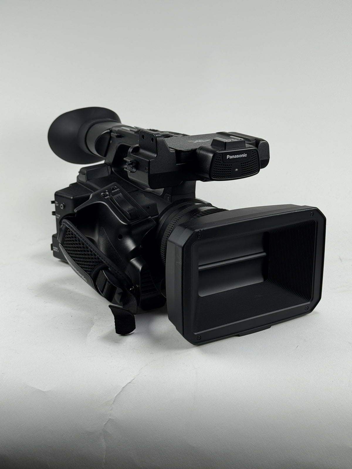 Panasonic AG-CX350 4K UHD Pro Camcorder 20x Zoom 3.5" LCD SDXC HDMI