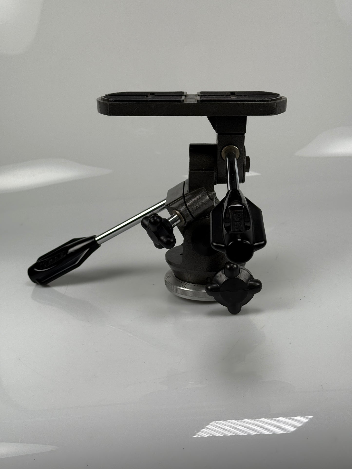 Gitzo R No 4 tripod Head - France - Good Smooth Operation
