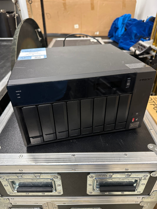 QNAP TVS-872XT 8-Bay NAS 4TB WD gold drives (i5-8400 CPU/16GB RAM/10GbE/Tb3 )