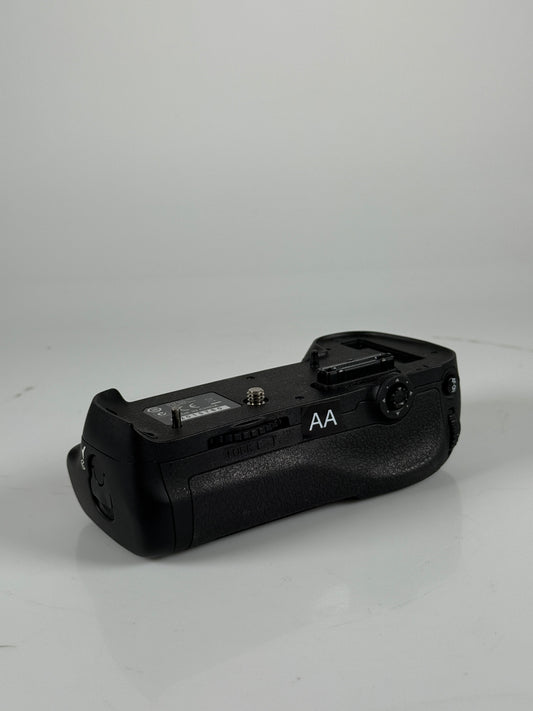 Genuine OEM Nikon MB-D12 Battery Grip for D800/D800E/D810/D810A