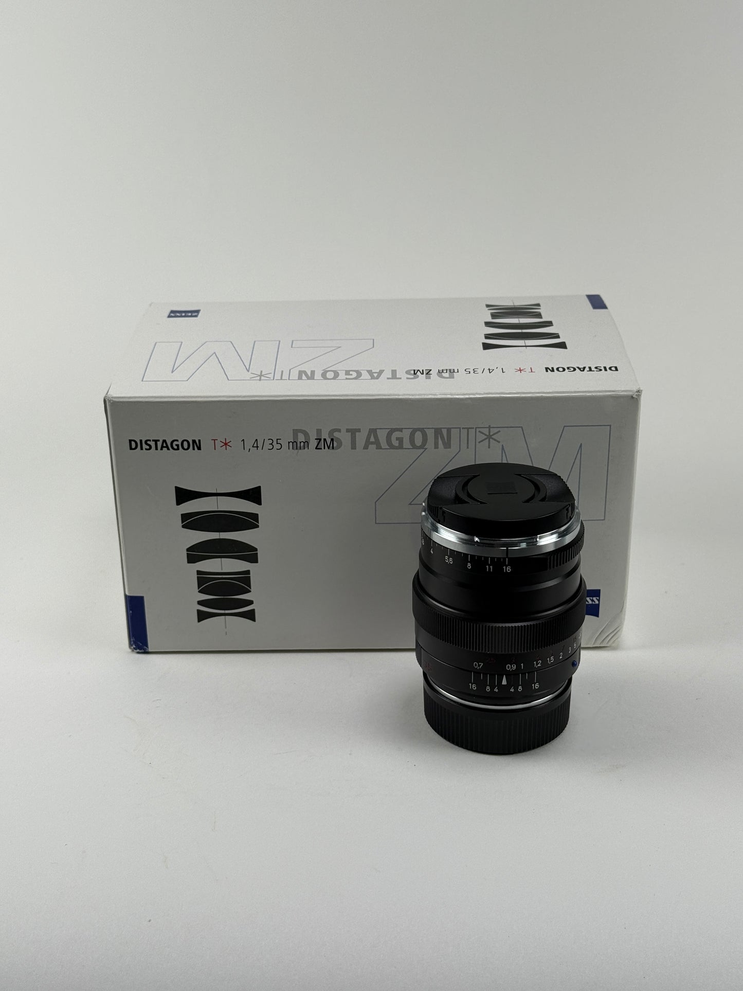 Carl Zeiss Distagon 35mm f1.4 ZM black for Leica M