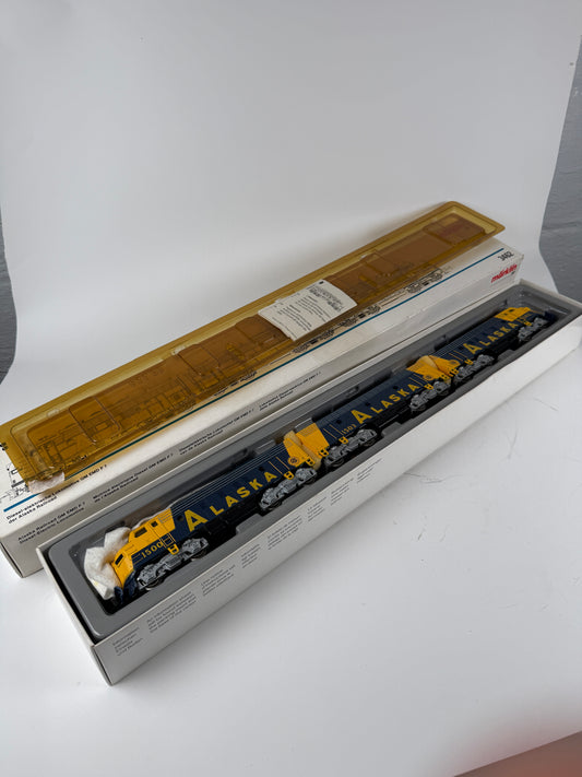 Marklin 3462 GM EMD F-7 A-B-A Alaska Railroad Diesel Locomotives - Digital HO