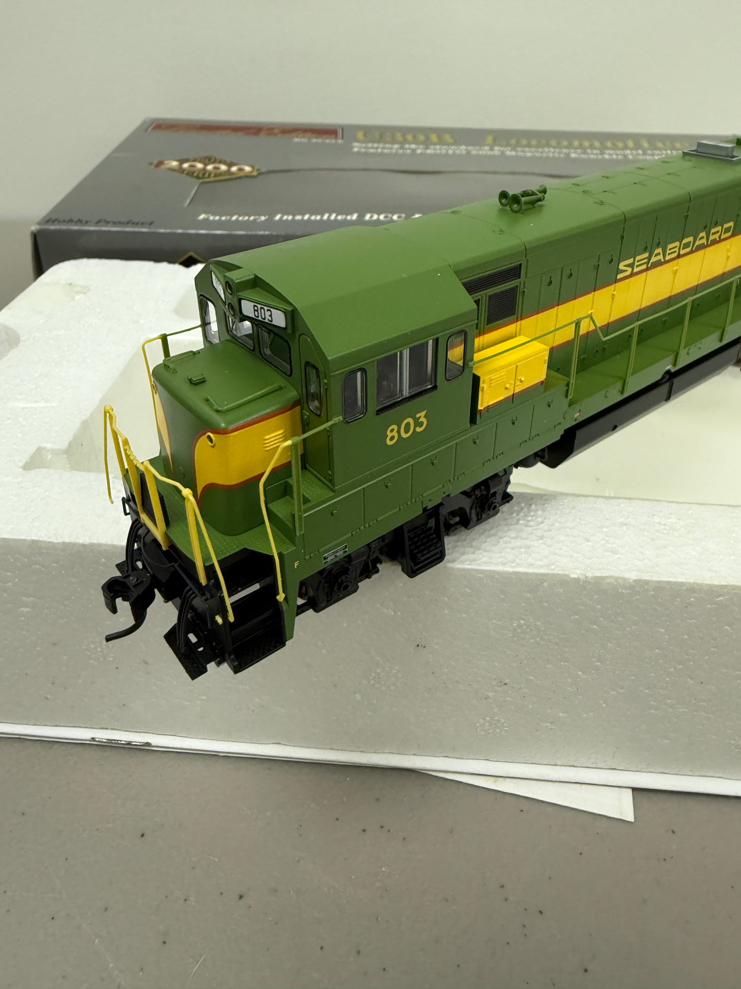 Proto 31409 U30B 2000 series locomotive HO Seaboard 803 sound & DCC