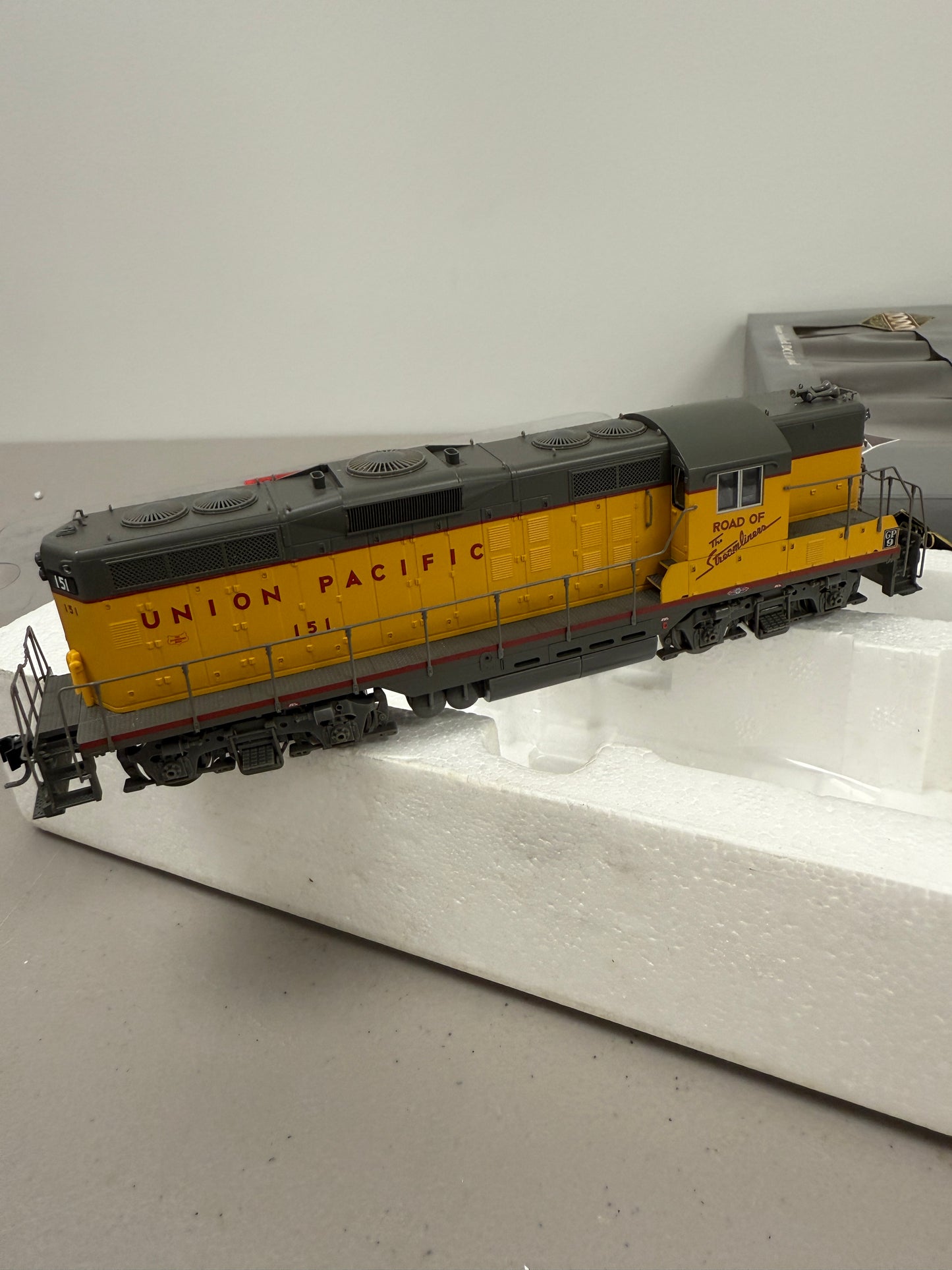 PROTO 2000 GP9I Union Pacific 151 Limited Edition HO Train Locomotive