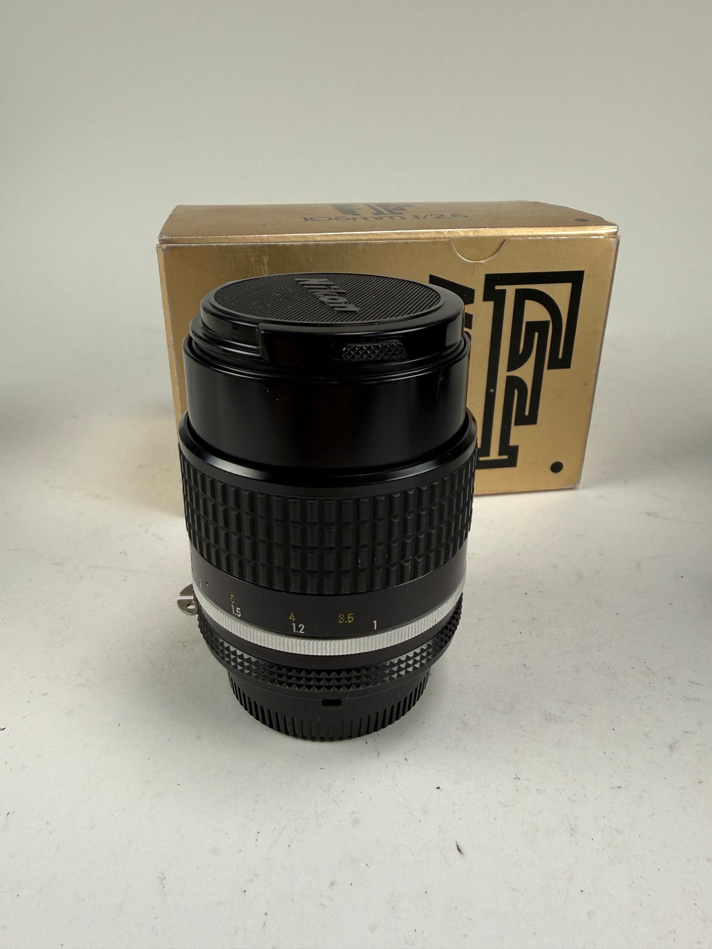 Nikon Nikkor 105mm f2.5 Ais Prime Manual Focus Portrait Lens