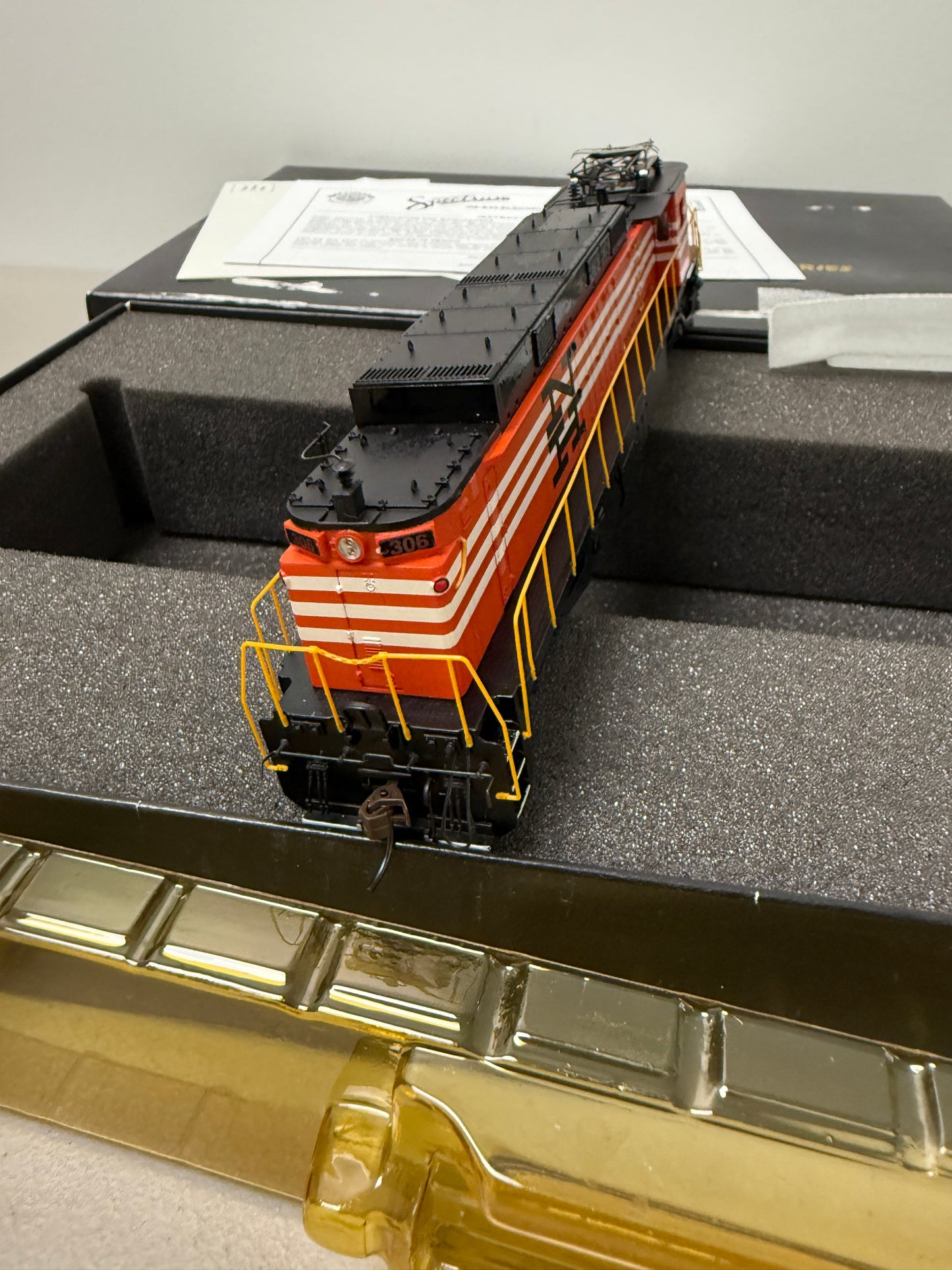Bachmann spectrum GE E33 ELECTRIC LOCOMOTIVE NEW HAVEN #306 HO scale