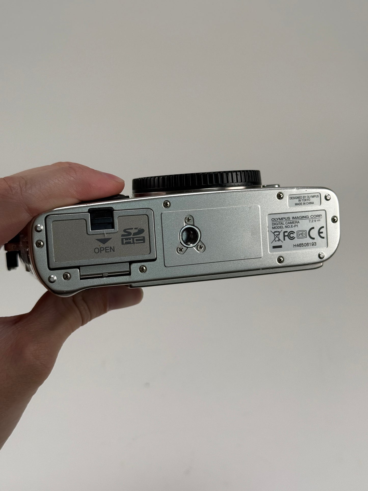 Olympus PEN E-P1 12.3MP Digital Camera - Silver (Body Only)