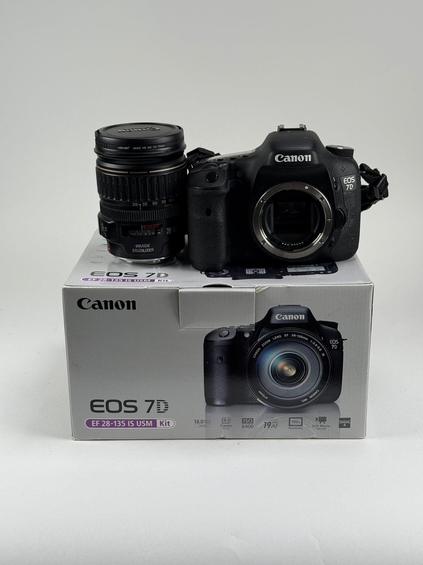 Canon EOS 7D 18MP Digital SLR Camera kit w/ 18-135mm IS lens