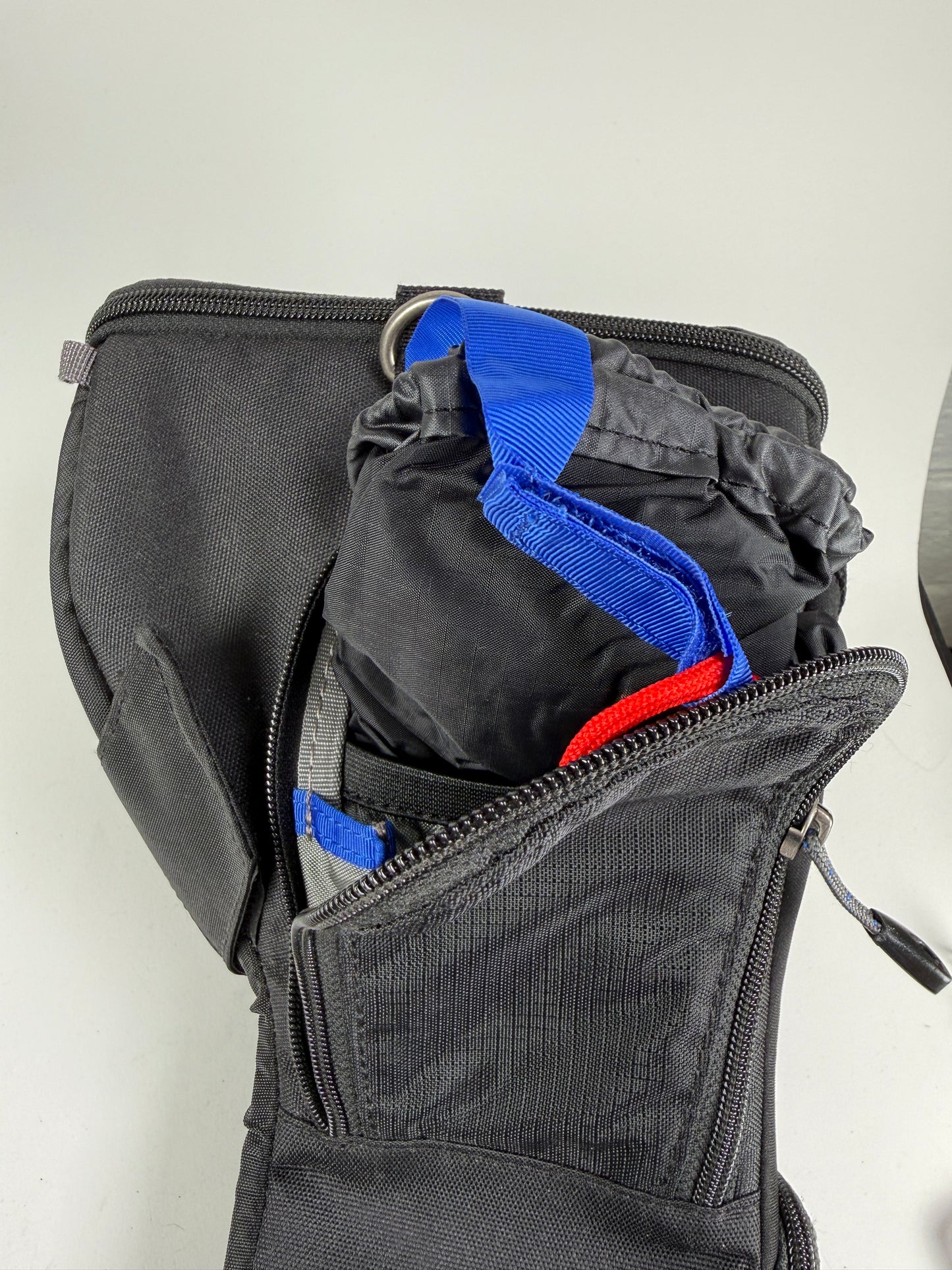 Think Tank Digital Holster 50 V2.0 Bag  Zipper Secured Lid Travel Black