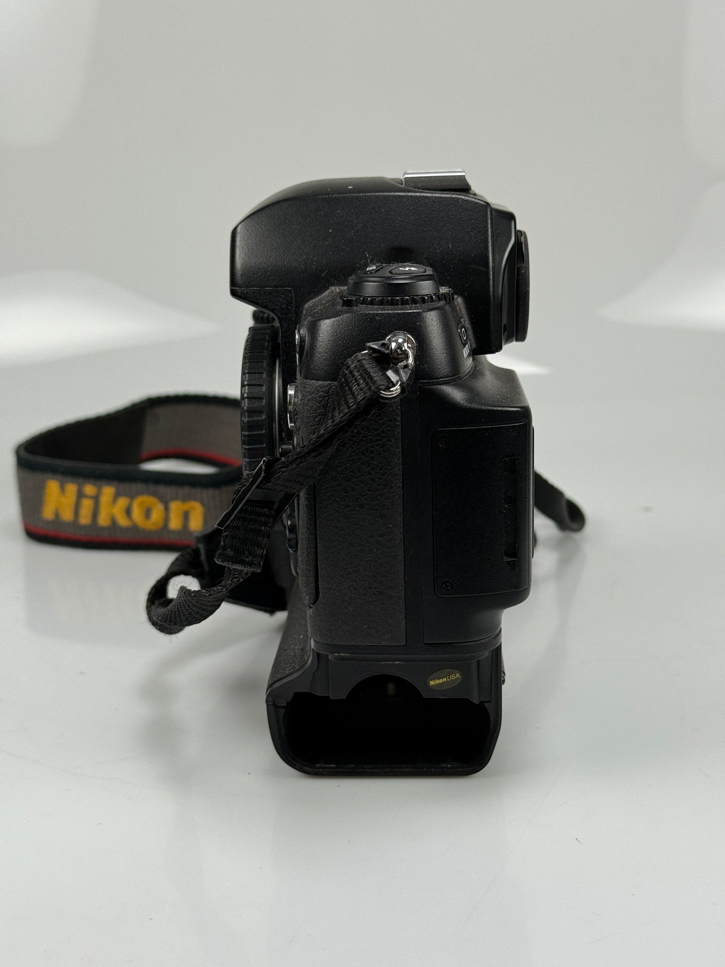 Nikon D1 Digital SLR Camera Body