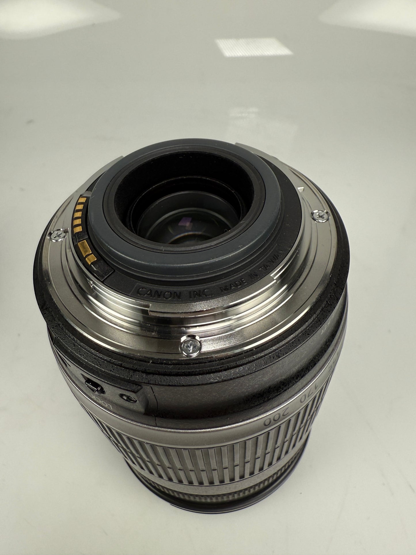 Canon EF-S 18-200mm f3.5-5.6 IS Wide Angle Telephoto Zoom Camera Lens