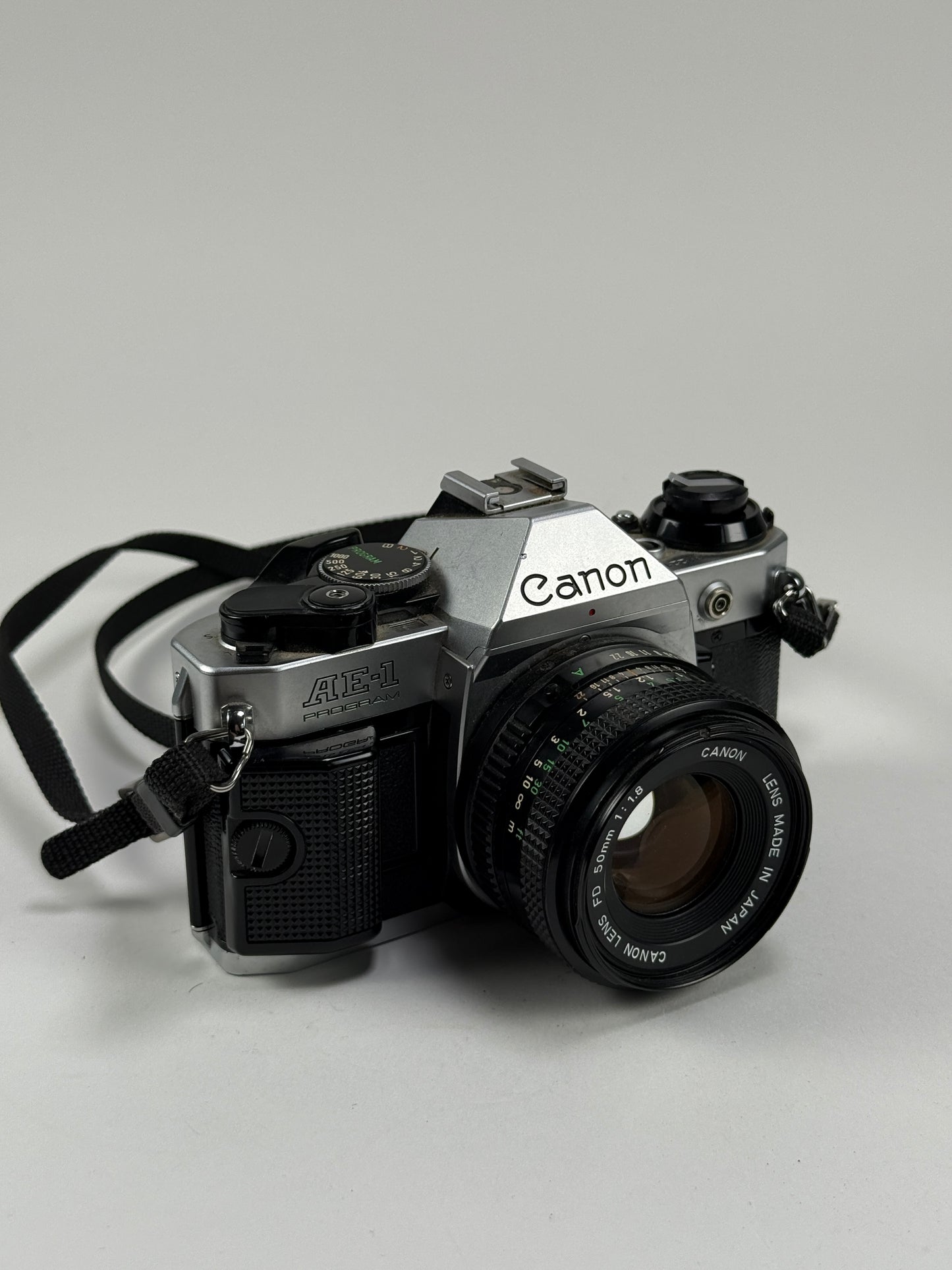 CANON AE-1 PROGRAM chrome SLR 35mm Film Camera with 50mm f1.8 FD KIT