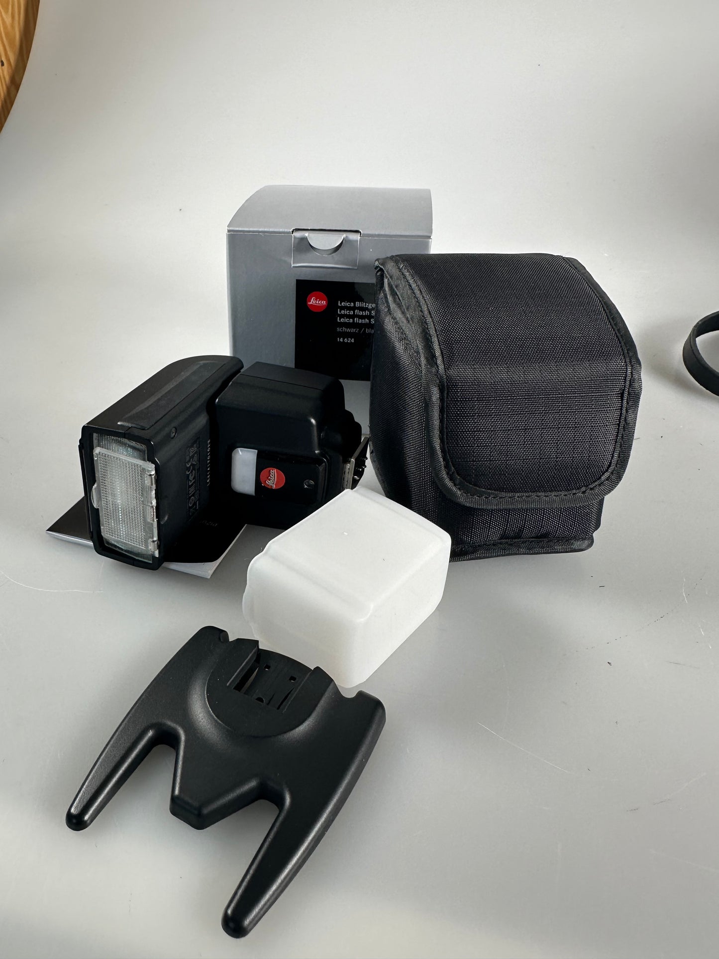 Leica SF-40 SF40 TTL Flash Unit 14624 for SL2 Q2 M10