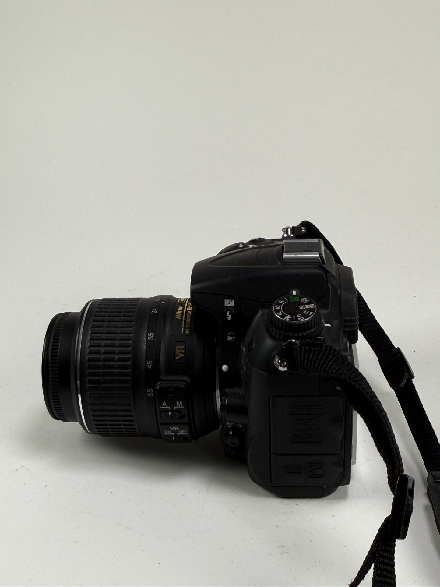 Nikon D7000 Digital SLR Camera Body kit w/ 18-55mm VR lens