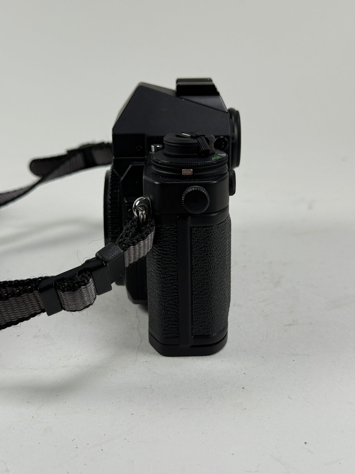 Canon F-1 New 35mm SLR Film Camera black Body with battery