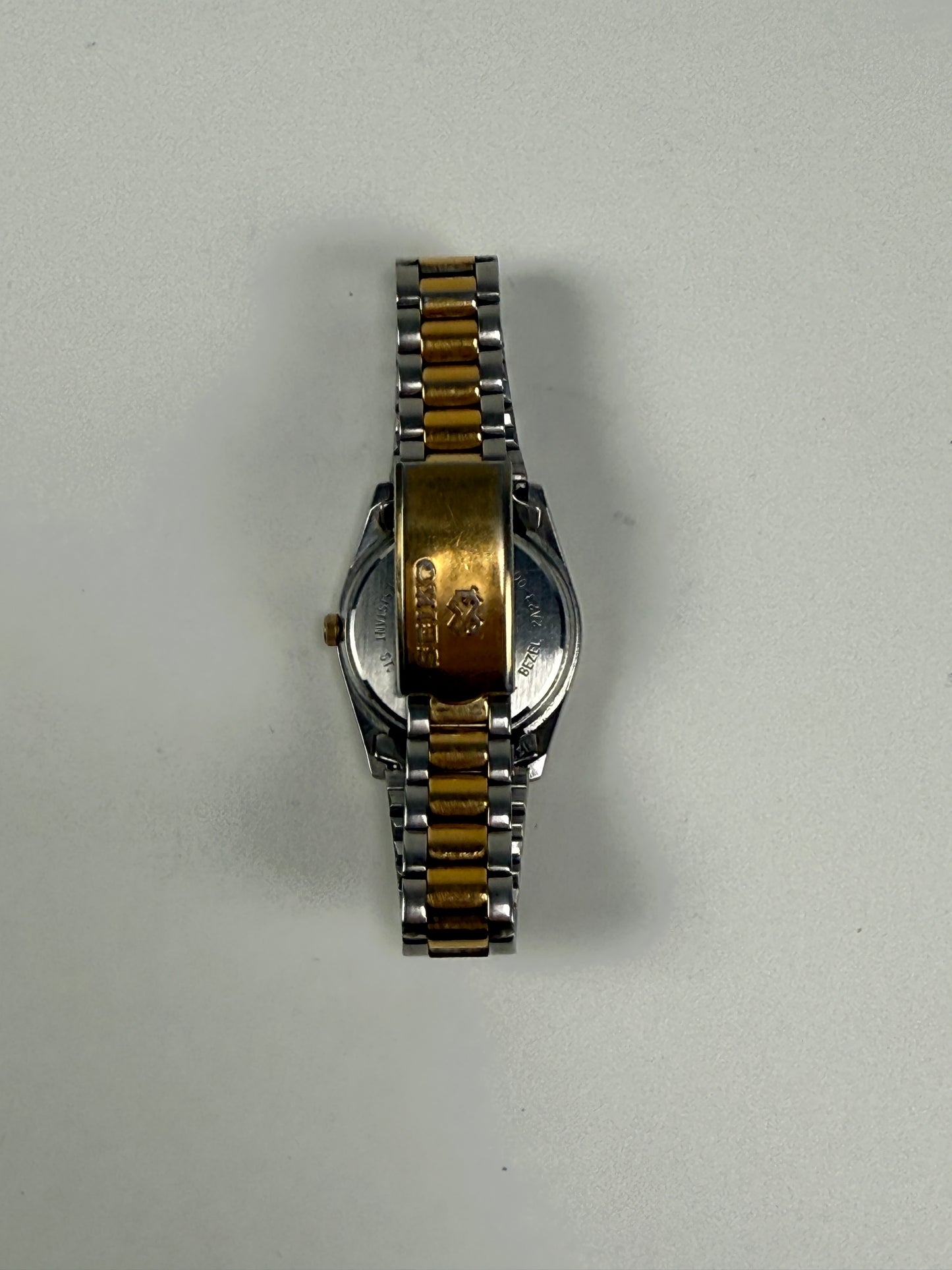 Seiko Quartz Womens Two-Tone Day/Date Silver Dial Dress Watch Model 2A23-0039
