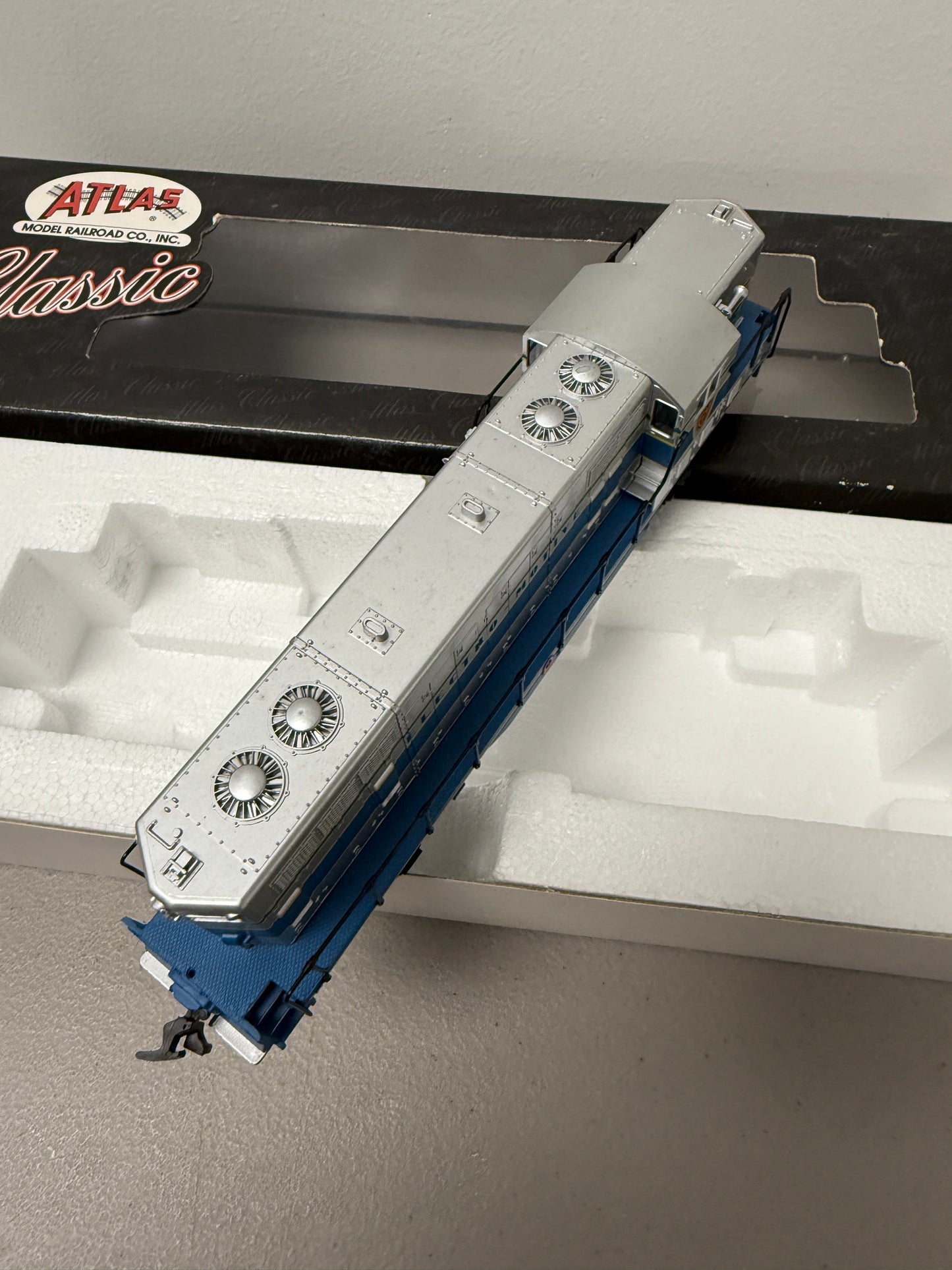 HO Scale Atlas Classic 8409 EMD Demonstrator GP7 Diesel #200 - DCC Ready
