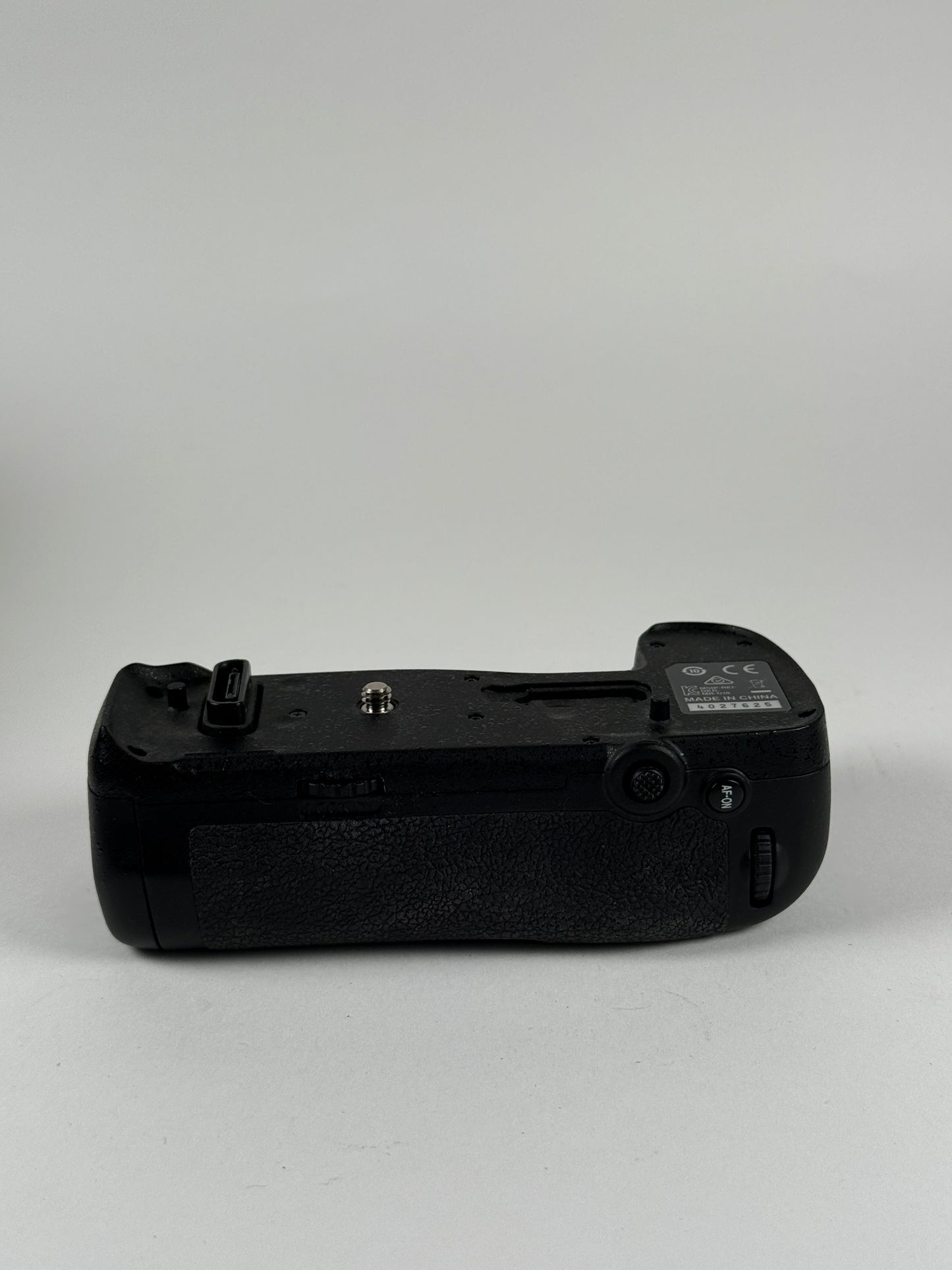 Genuine OEM Nikon MB-D18 Multi Power Battery Pack Grip for D850