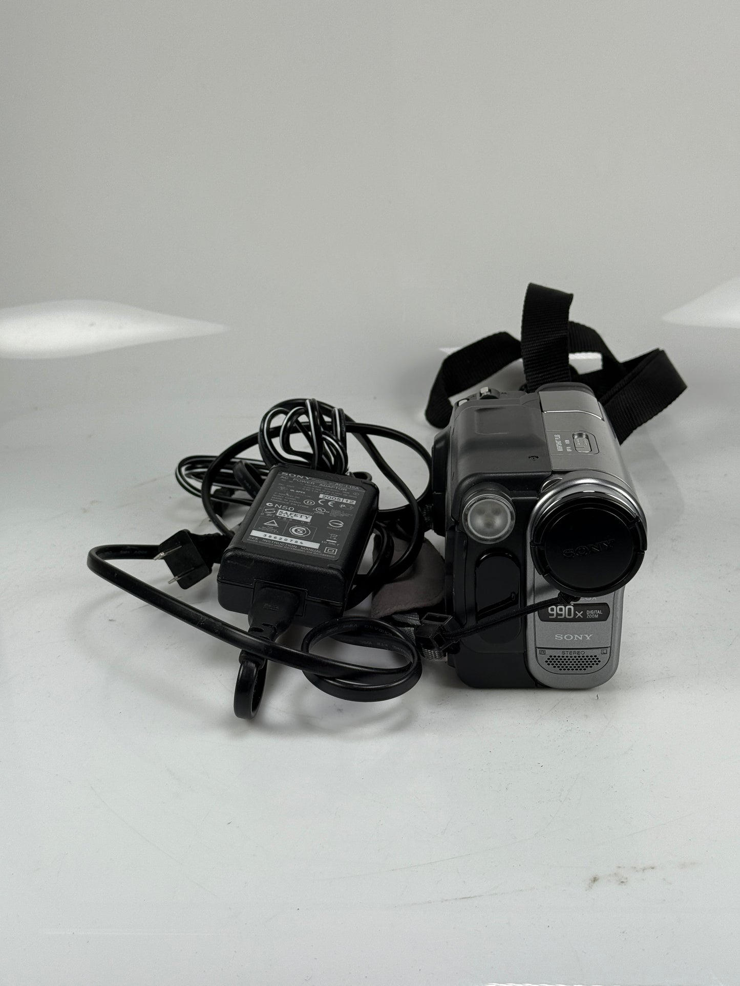 Sony DCR-TRV280 Digital 8 Hi8 Handycam Camcorder