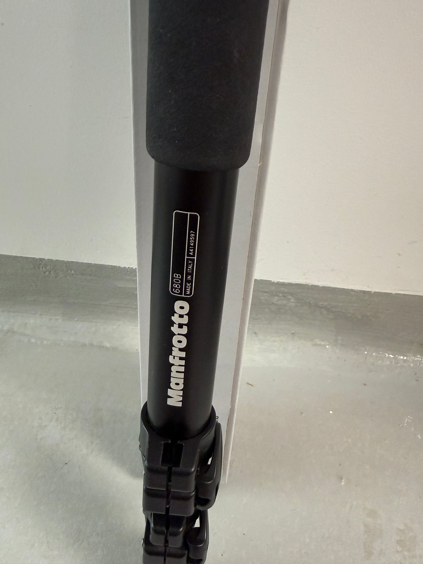 Manfrotto 680B Compact Professional Photo 4-Section Monopod
