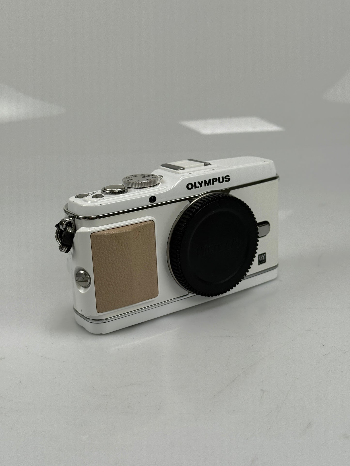 Olympus PEN E-P3 12.3MP Digital Mirrorless Camera - White (Body Only)