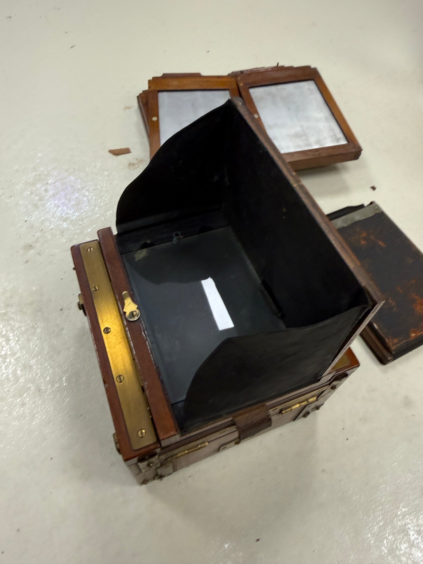 The Sanderson Large Format Camera w/ Tessar IC 5 1/2 inch f4.5 tropical model