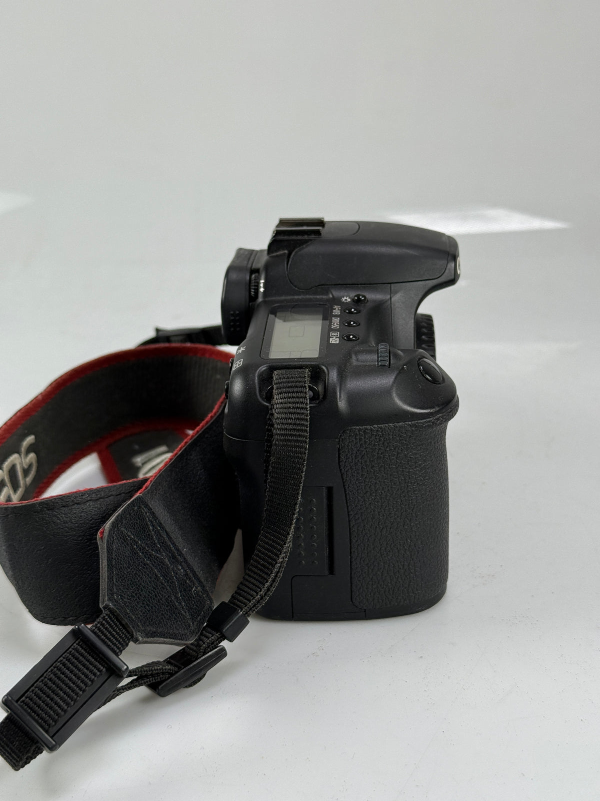 Canon EOS 30D 8.2MP Built-In-Flash Digital SLR Camera