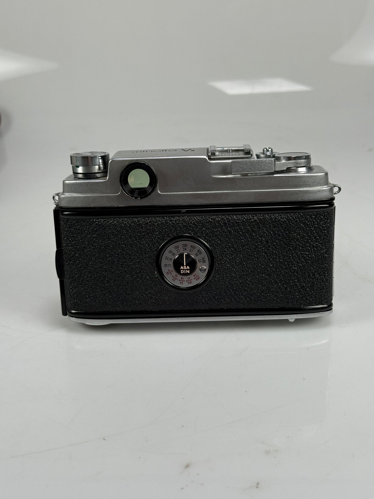 Minolta V2 Rangefinder 35mm Film Camera w/ 45mm F2 Lens