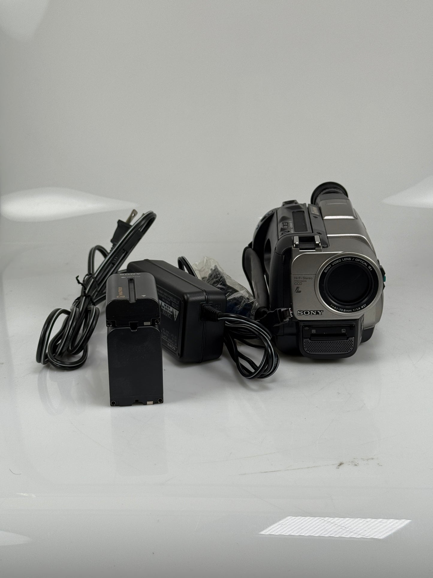 Sony CCD-TRV85 Hi8 Analog Camcorder - Record Transfer Watch Video8