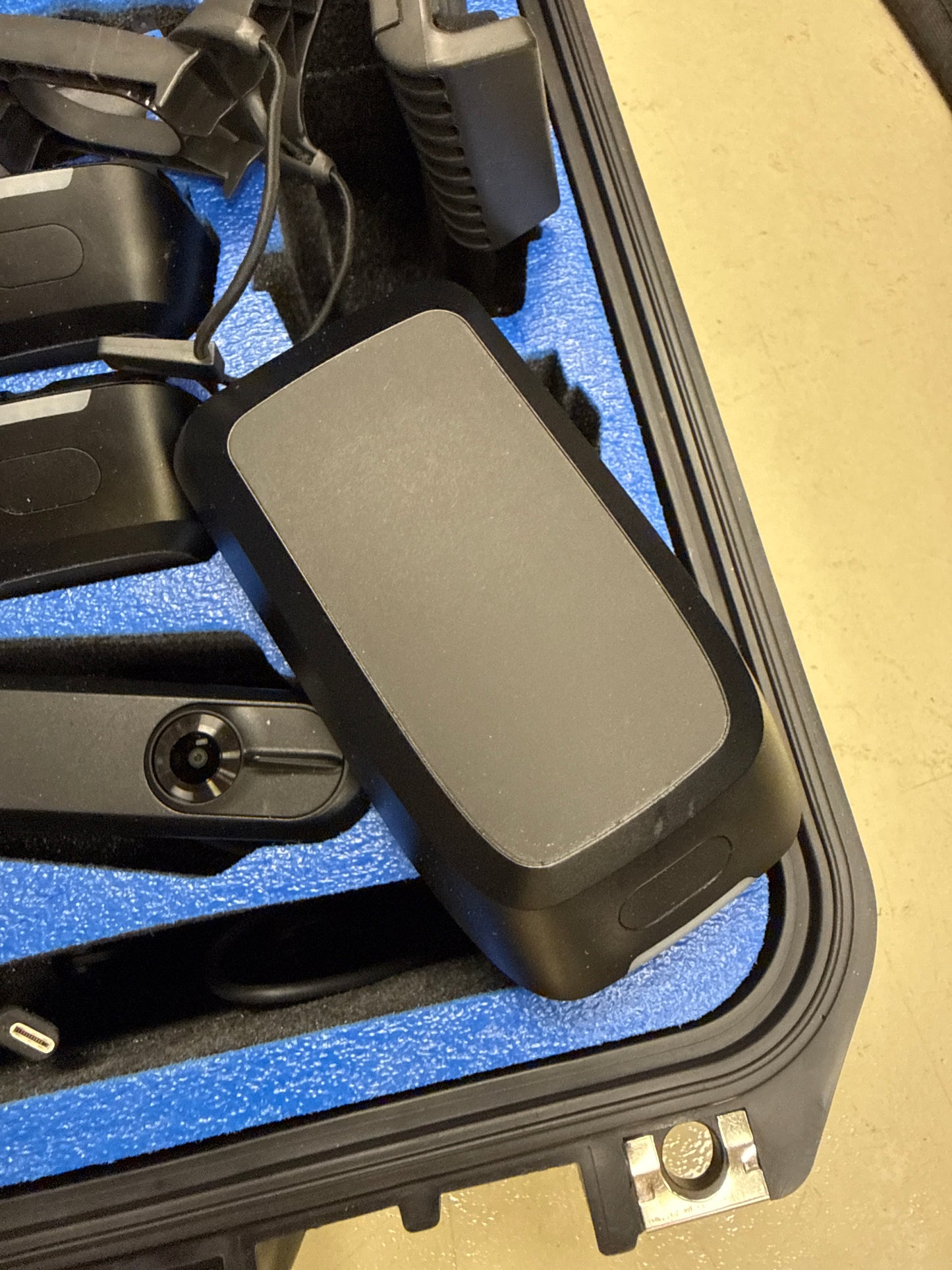 Skydio 2 Drone Bundle SDRC2V1 – 3 Batteries, Controller, Charger, Case, Beacon