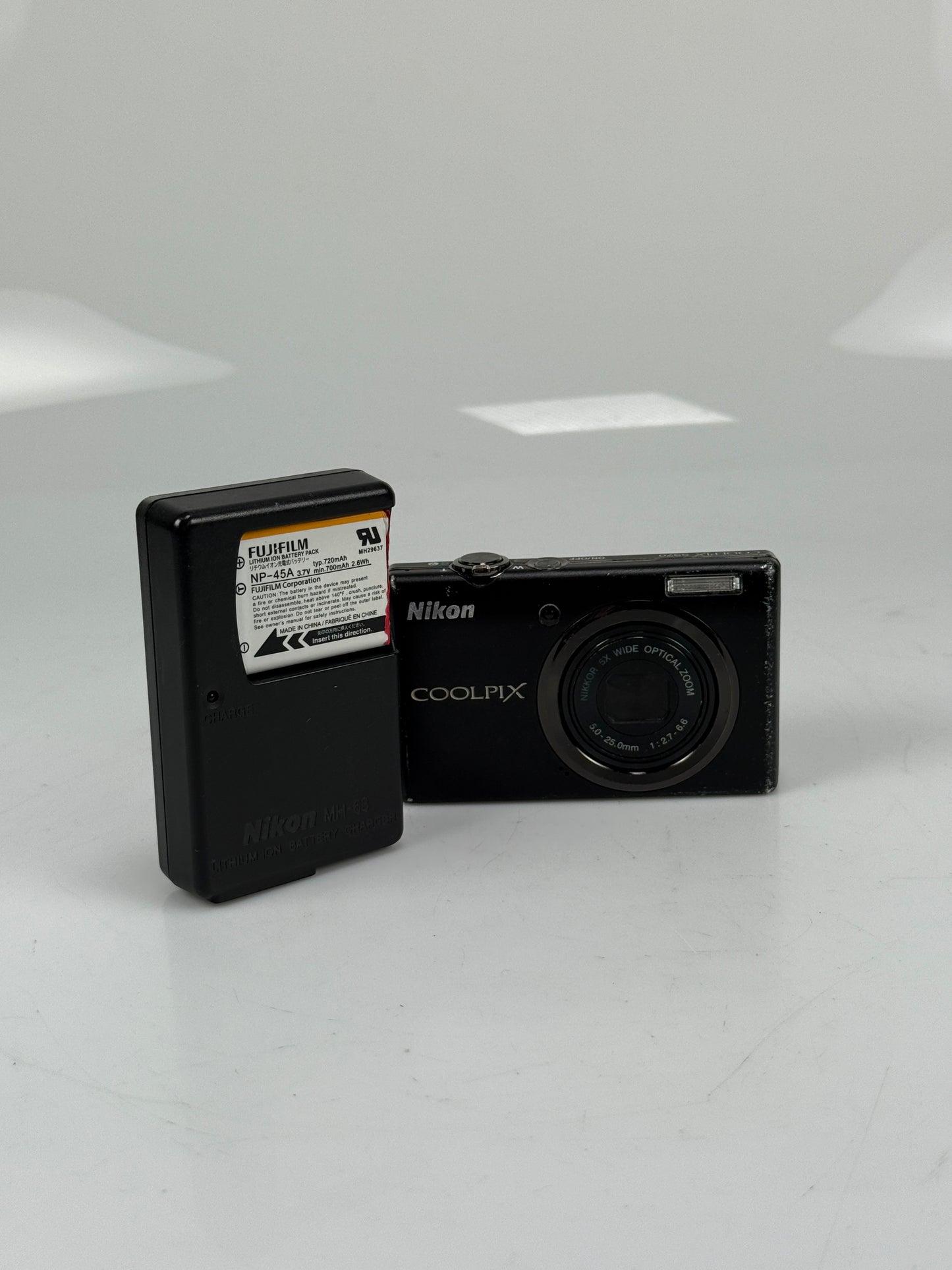 Nikon COOLPIX S570 12.0MP Compact Digital Camera Black