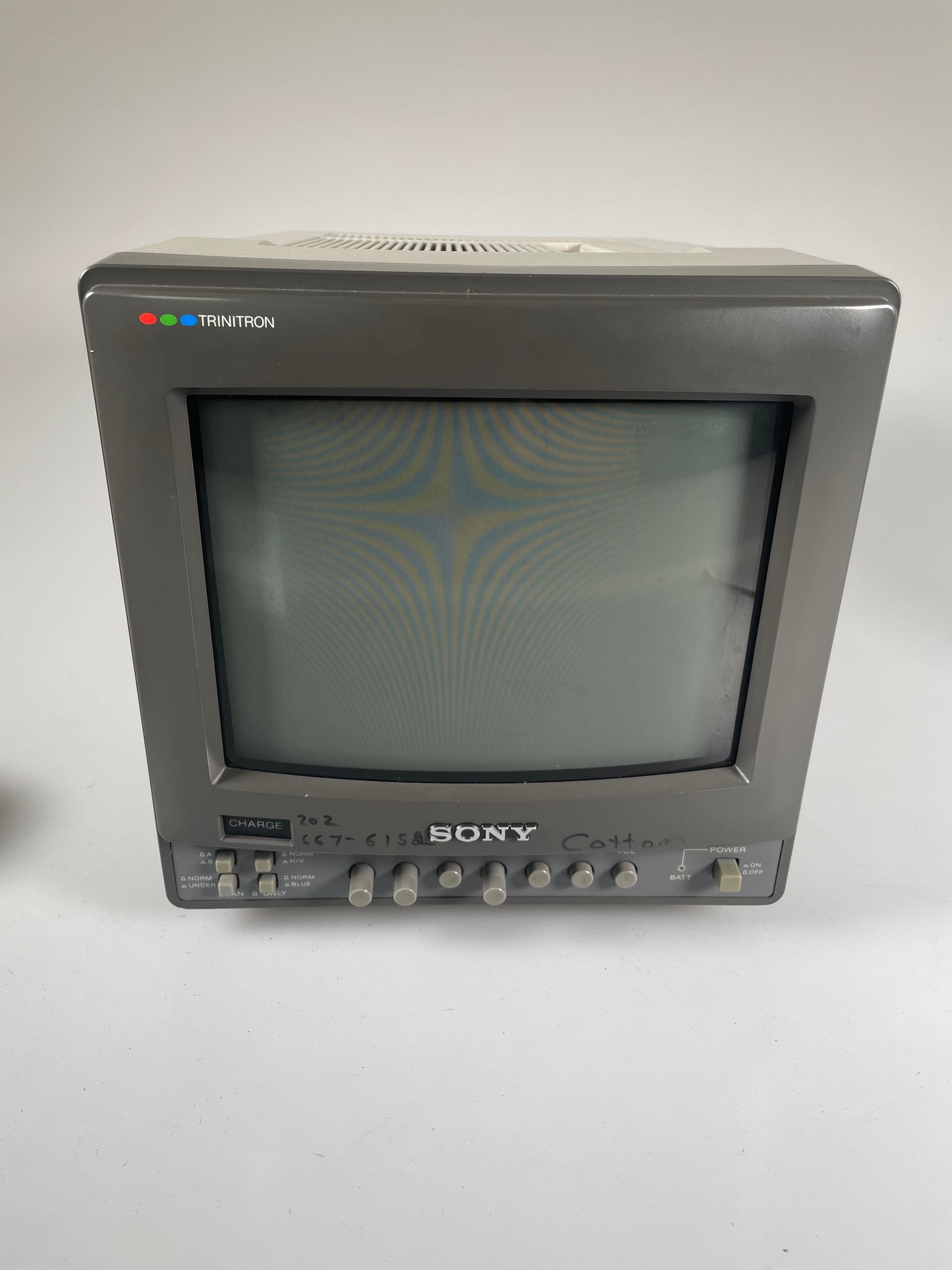 Sony PVM-8020 8" Trinitron Video Monitor w/ charger and 4 batteries