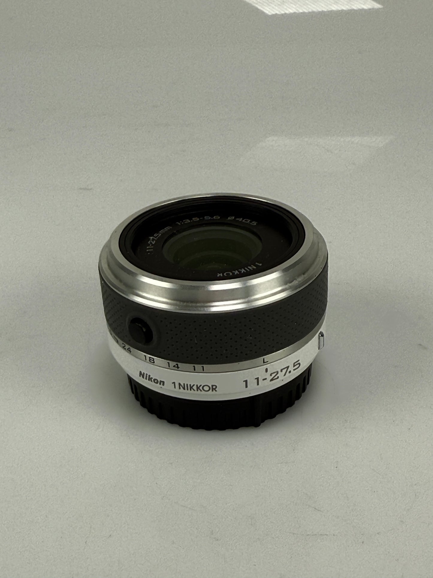 Nikon 1 Nikkor 11-27.5mm f3.5-5.6 Lens white