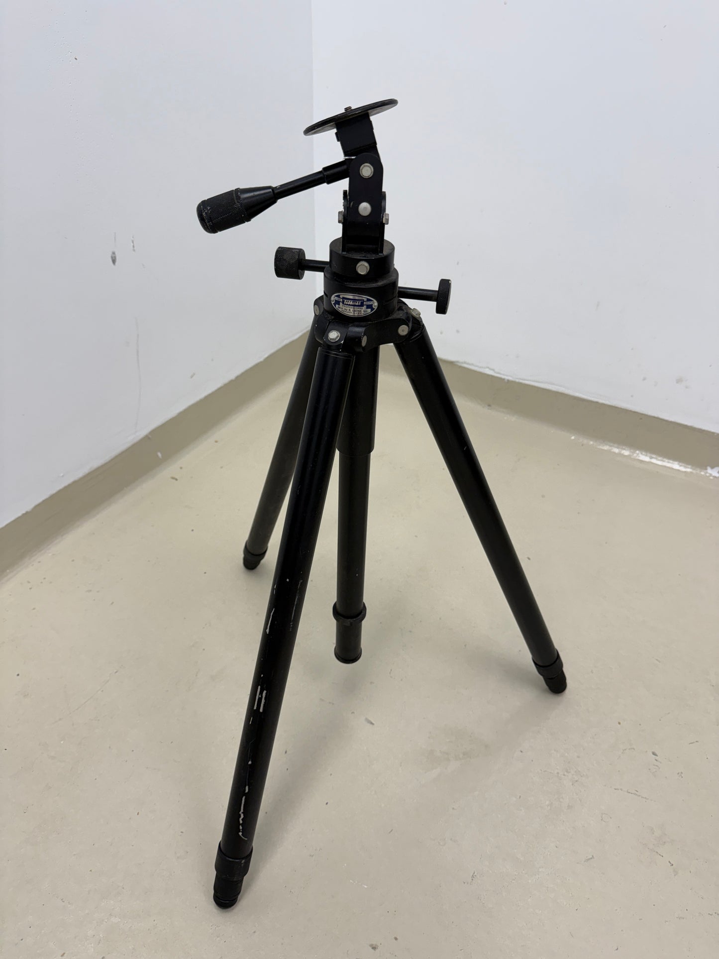 Tiltall Tripod E Leitz #4602 Black Metal with head leica