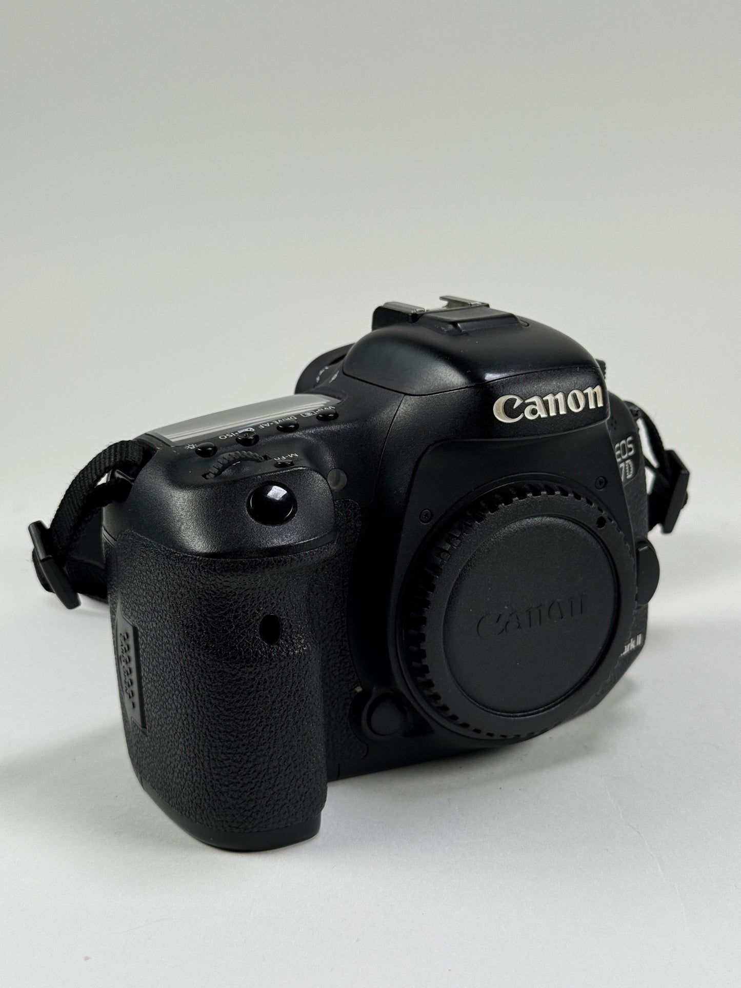 Canon EOS 7D mark II 20.2MP Digital SLR Camera Body
