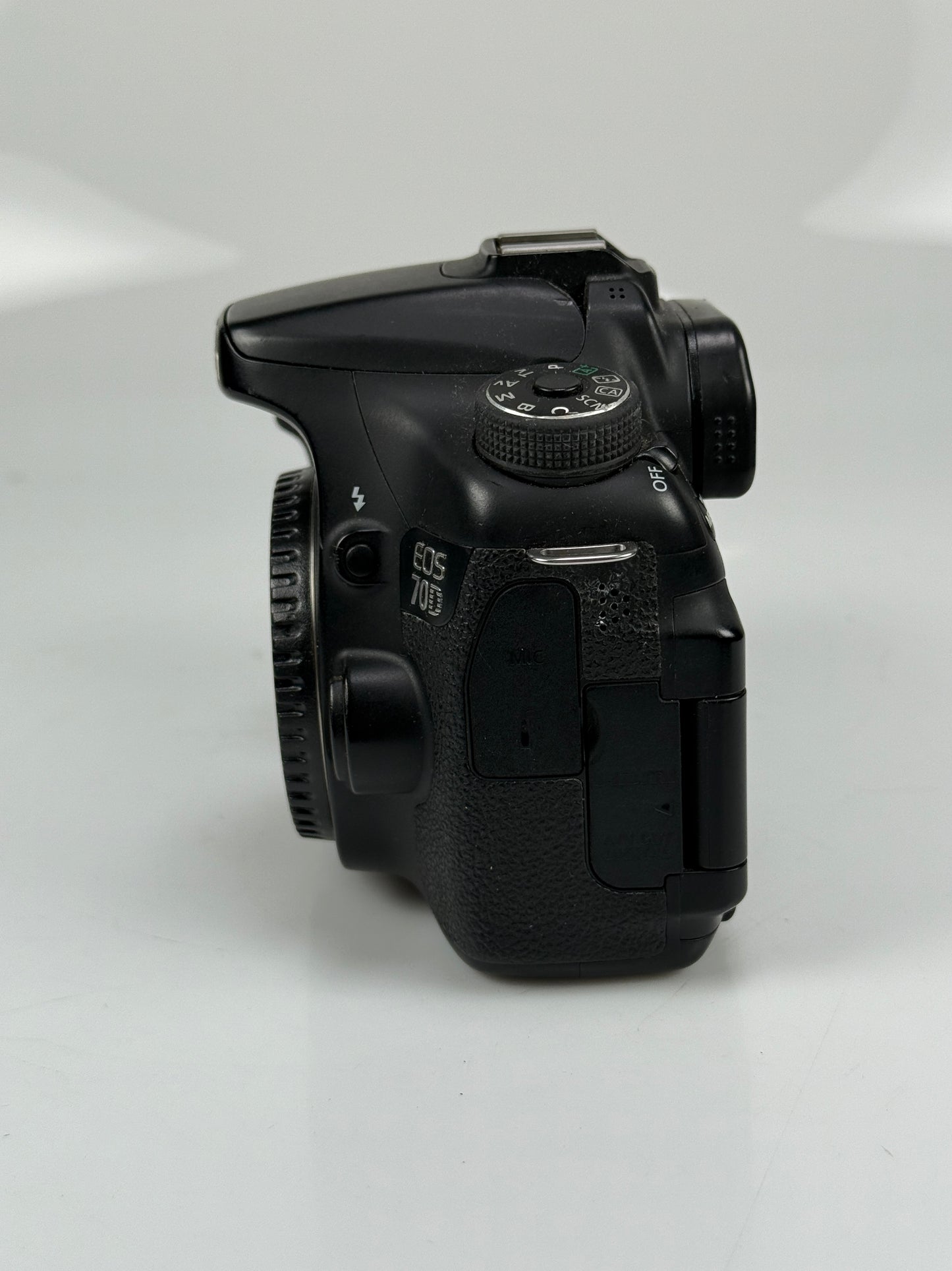 Canon EOS 70D Digital SLR 20.2MP Camera Body