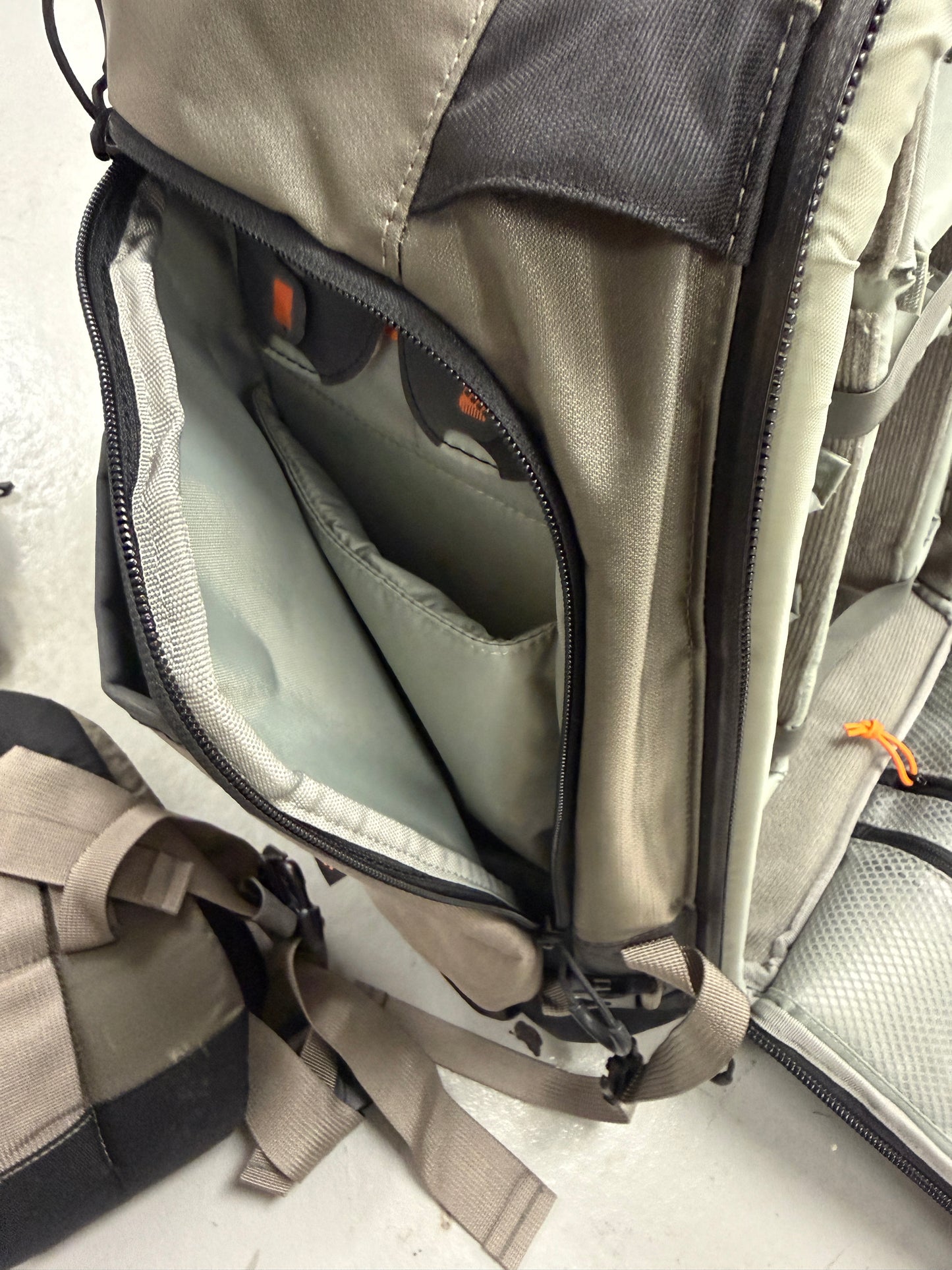 Lowepro Pro Trekker 400 AW - Camera & Accessories Backpack