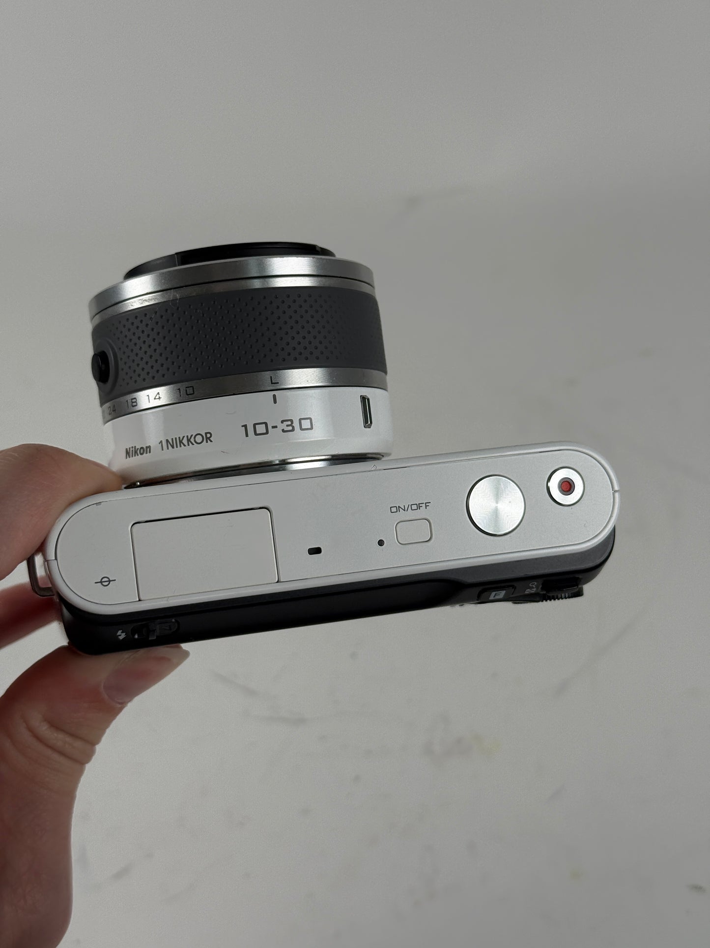 Nikon 1 J1 10.1MP Mirrorless SLR Camera w/ 10-30mm Lens white
