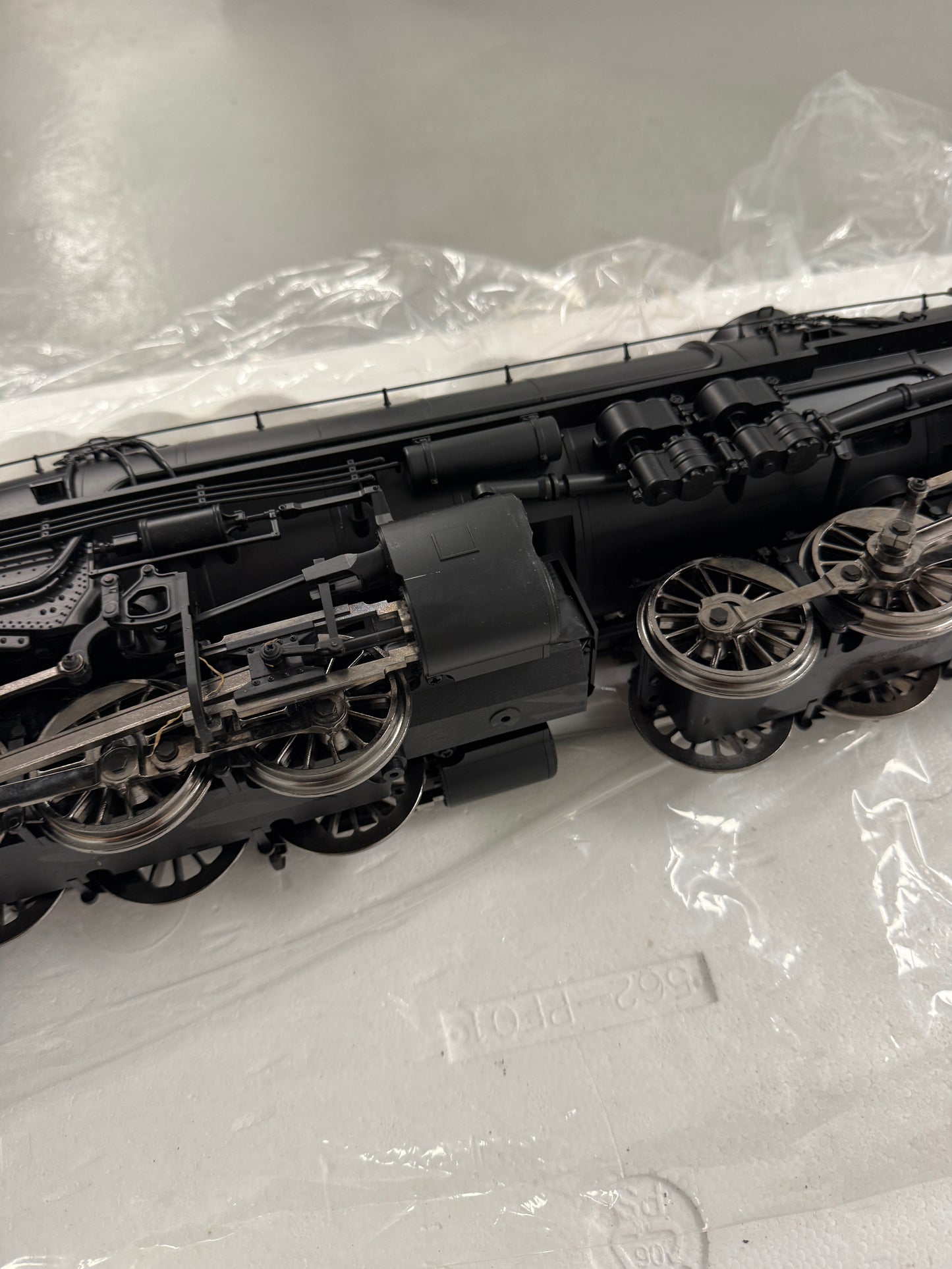 Aristo Craft Trains Pennsylvania Steam Locomotive G Scale with Tender smoke and sound