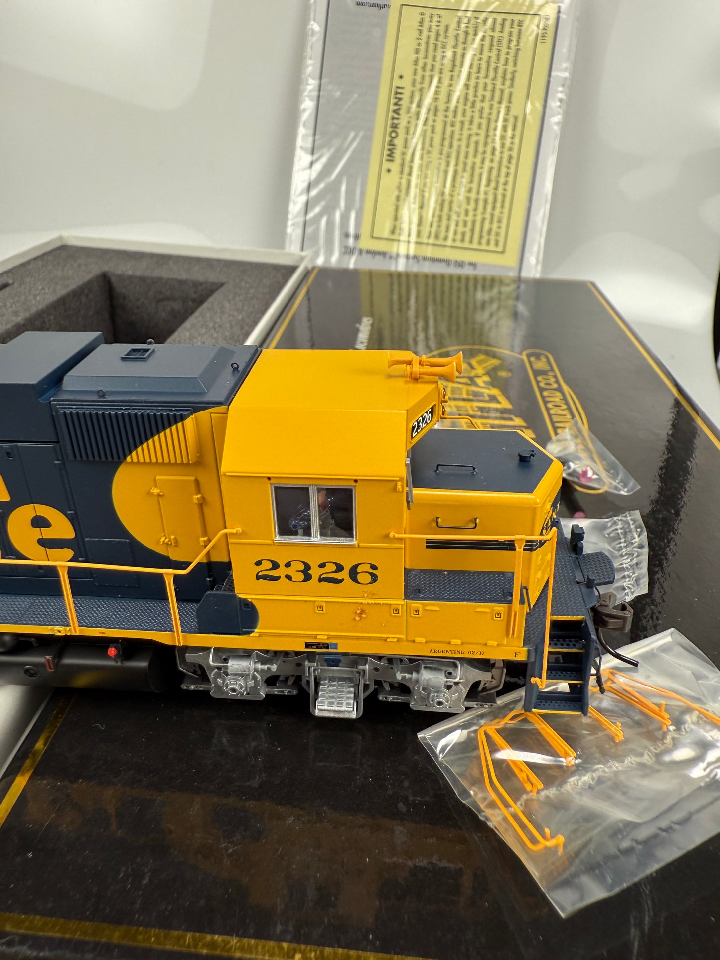 ATLAS master gold HO 10000 SANTA FE # 2326 HO GP-38 low noise locomotive w/ DCC & Sound